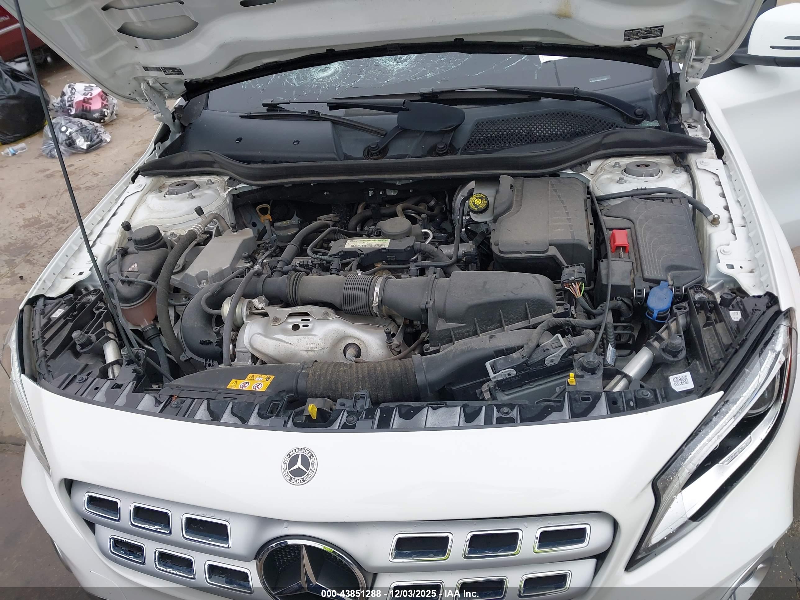 MERCEDES-BENZ GLA image 10
