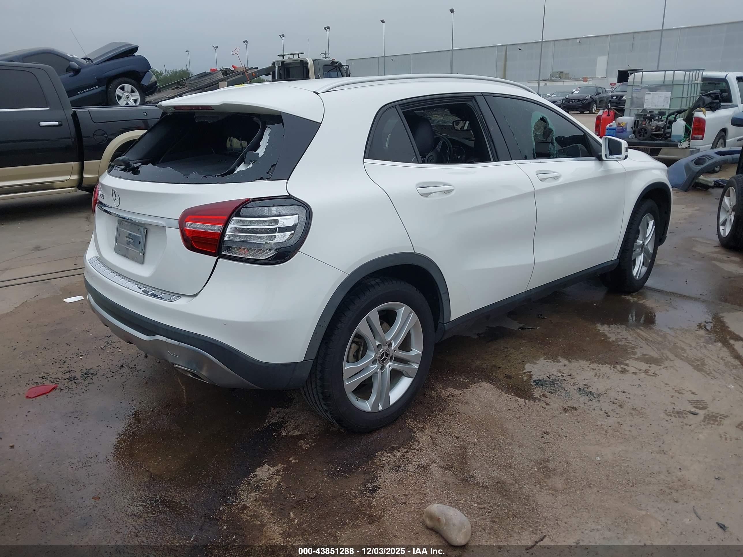 MERCEDES-BENZ GLA image 4