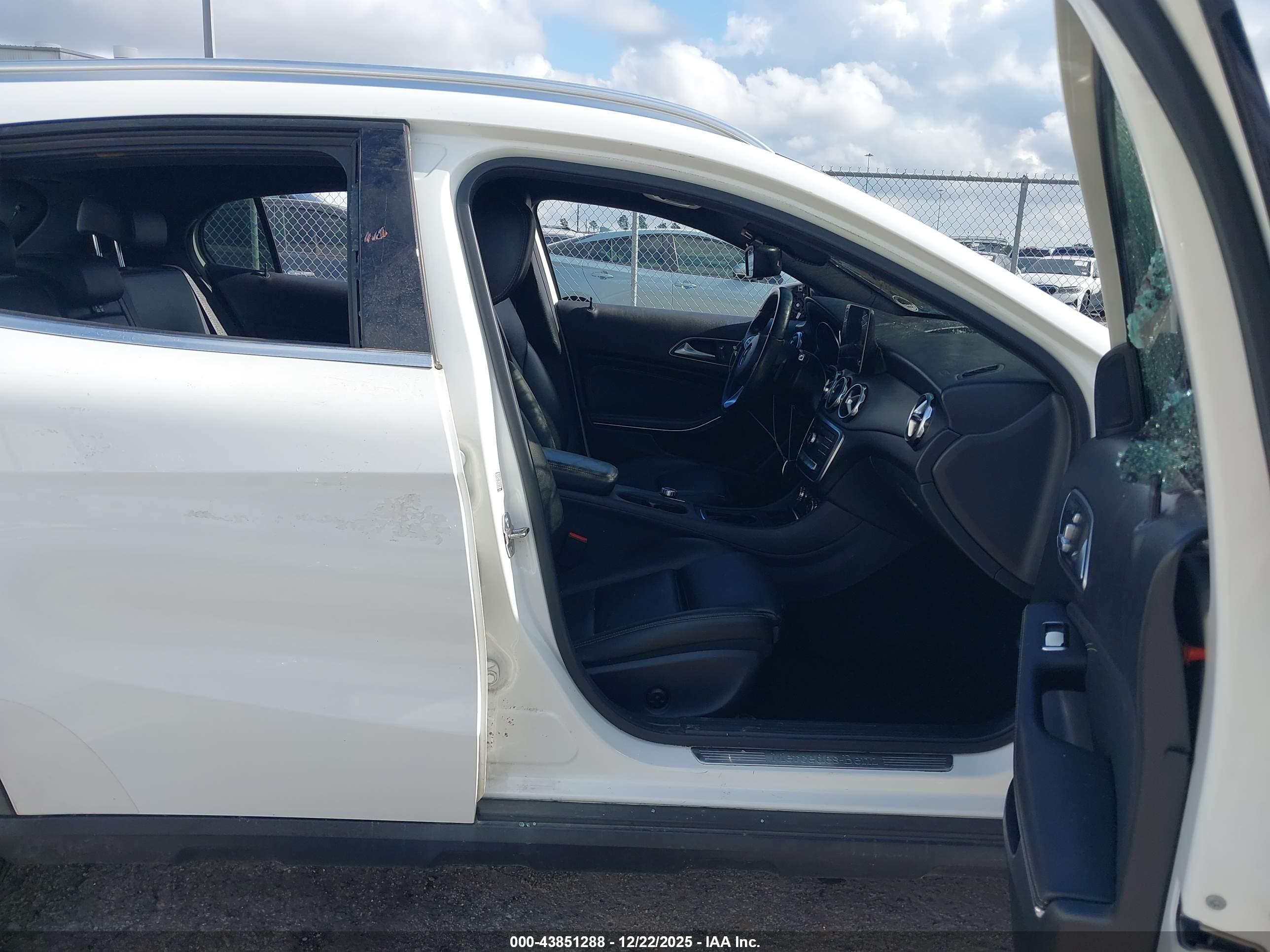 MERCEDES-BENZ GLA image 5
