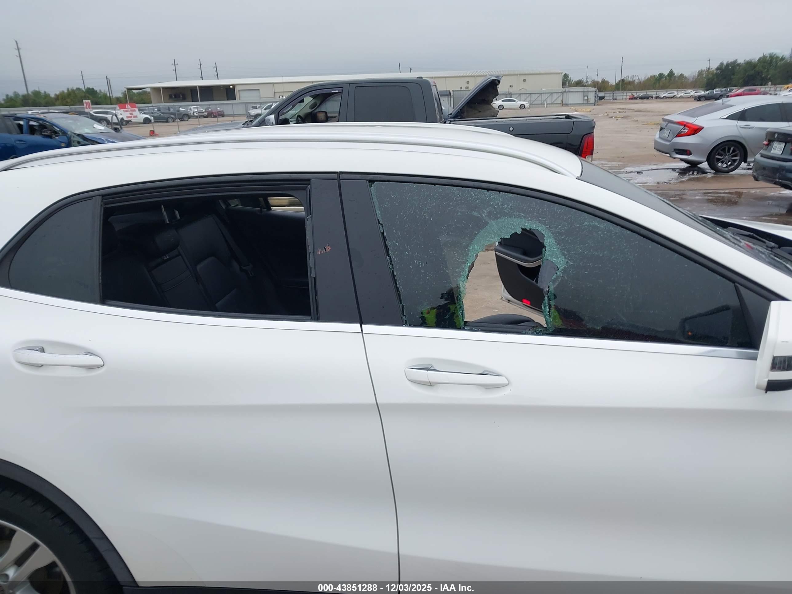 MERCEDES-BENZ GLA image 6