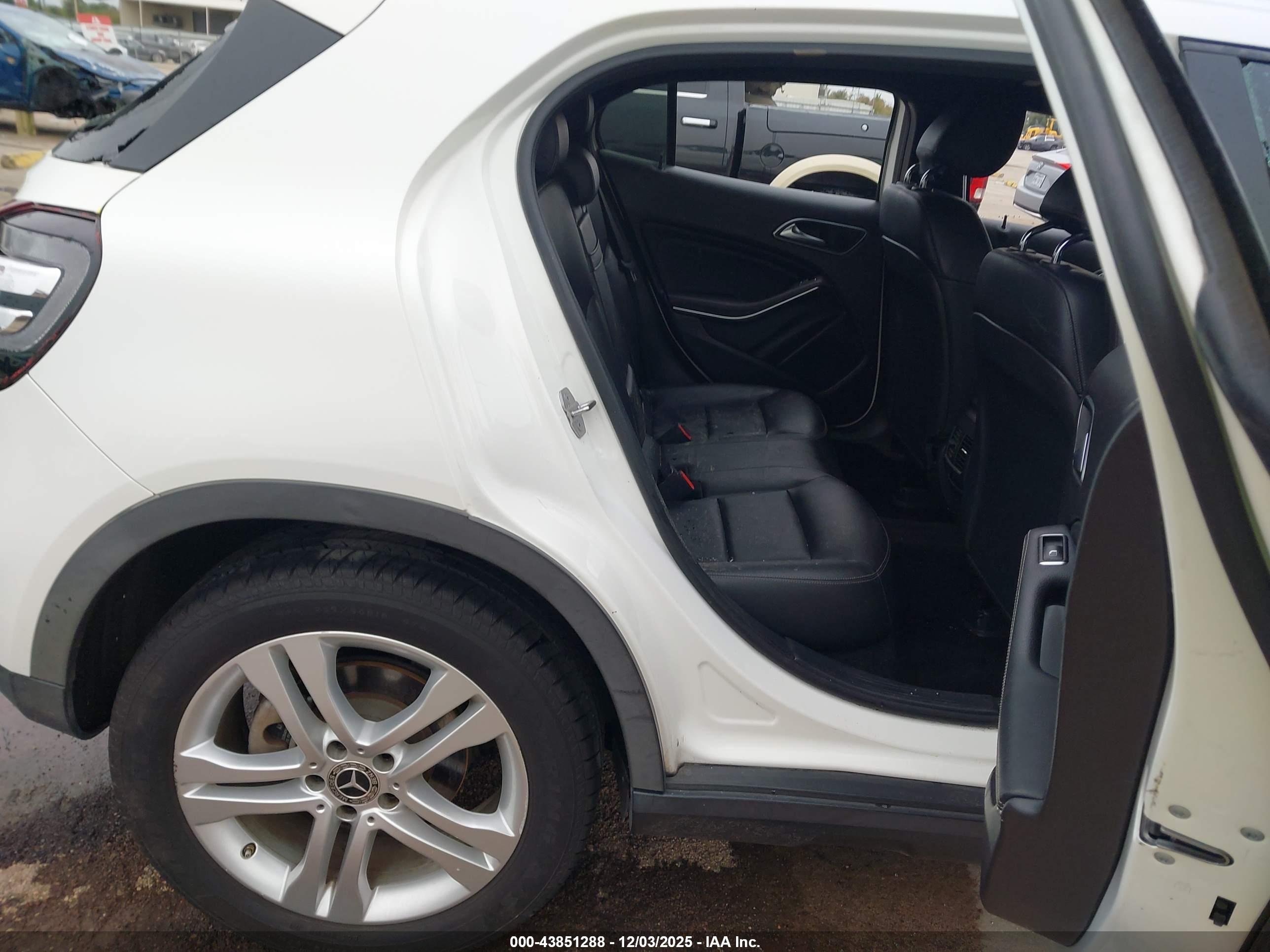 MERCEDES-BENZ GLA image 8