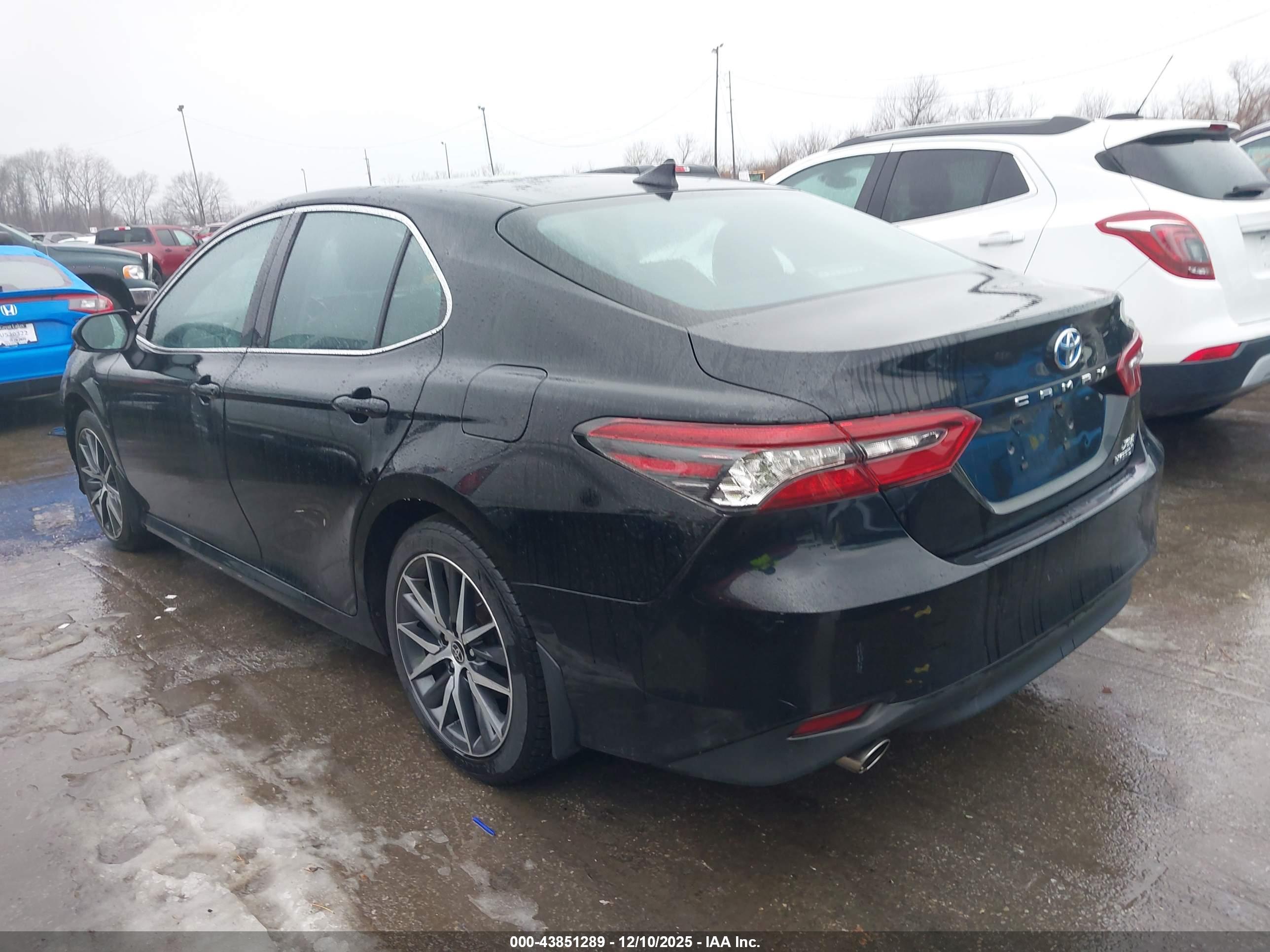 TOYOTA CAMRY image 3