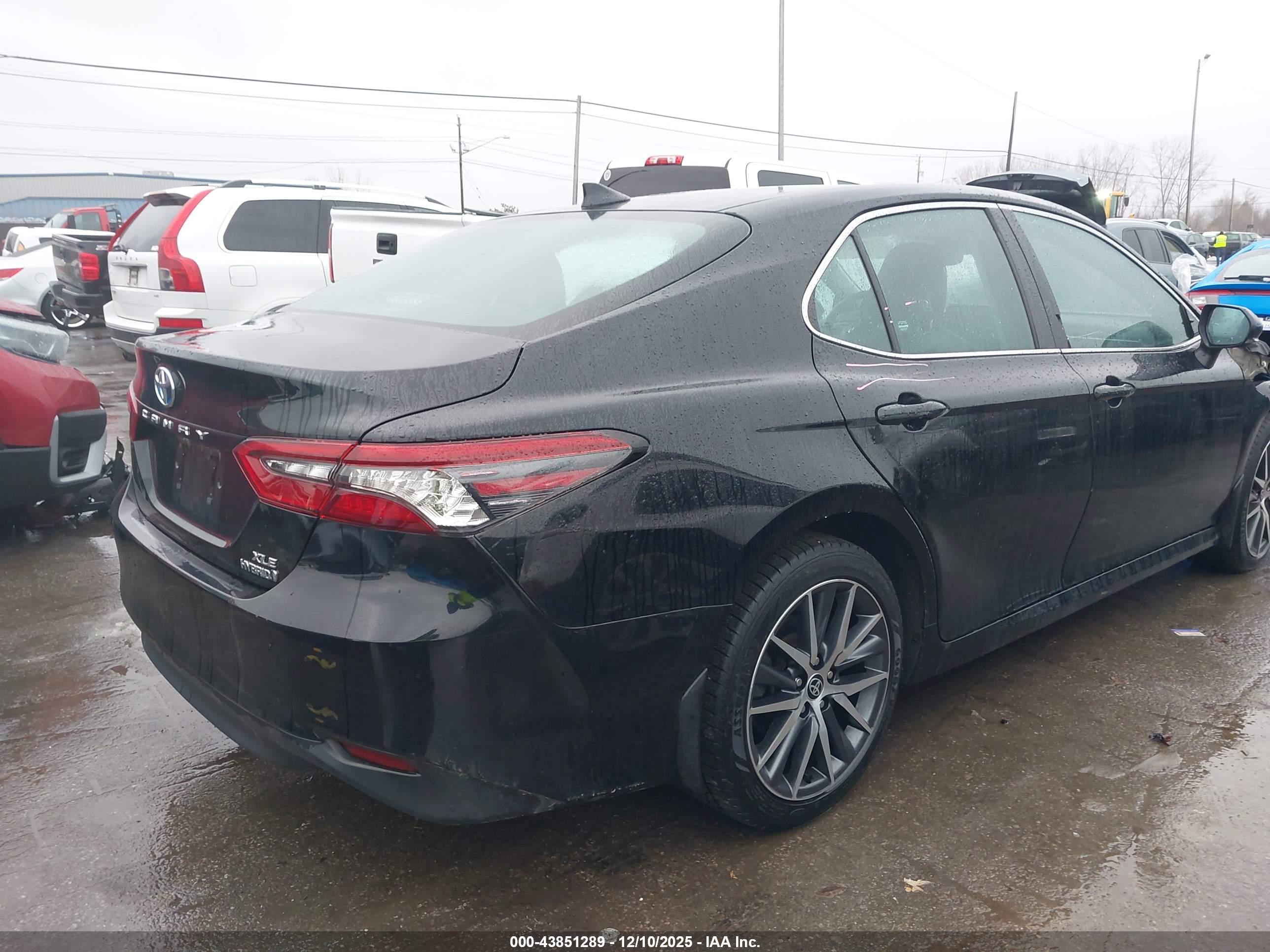 TOYOTA CAMRY image 4