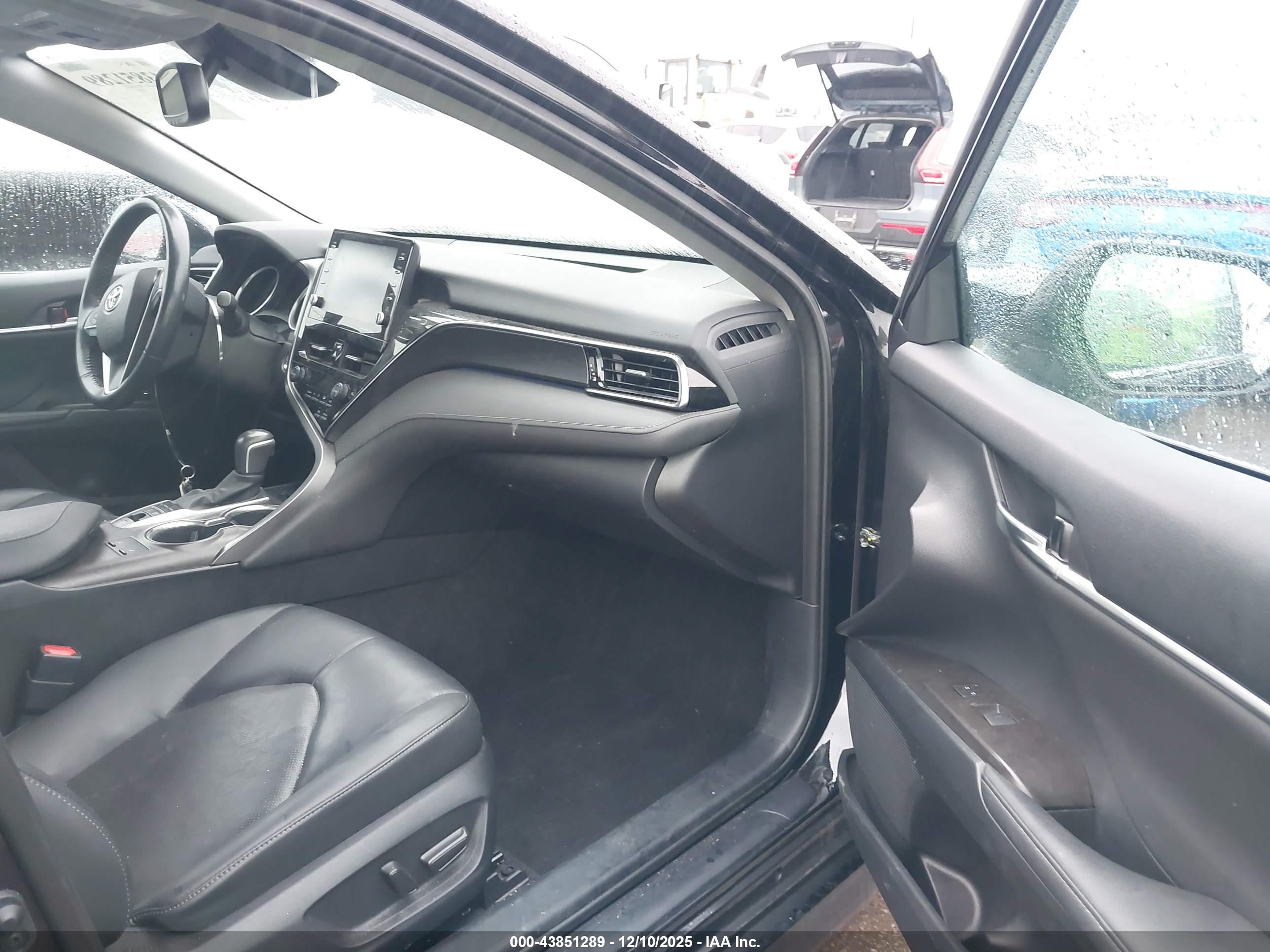 TOYOTA CAMRY image 5