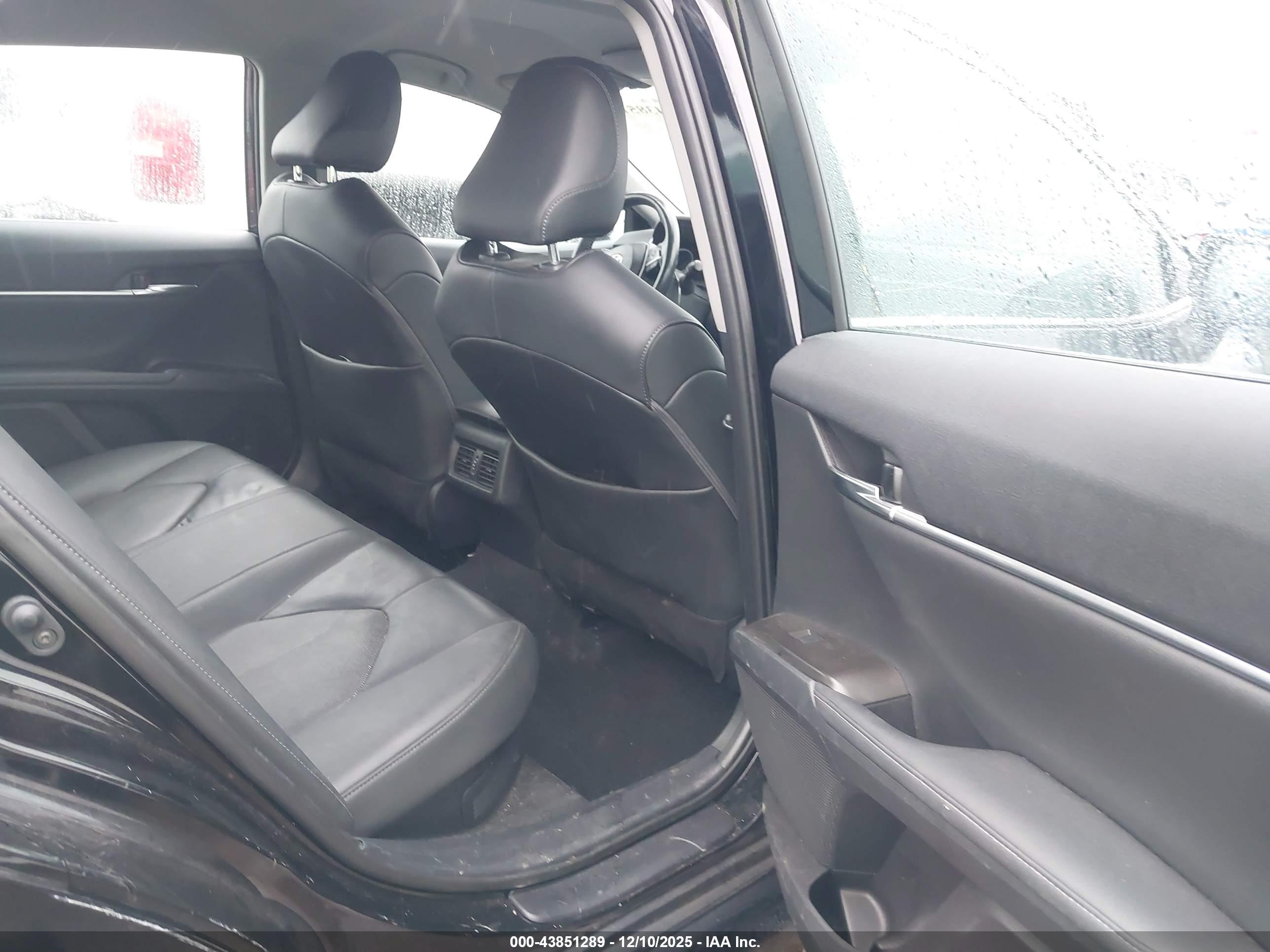 TOYOTA CAMRY image 8