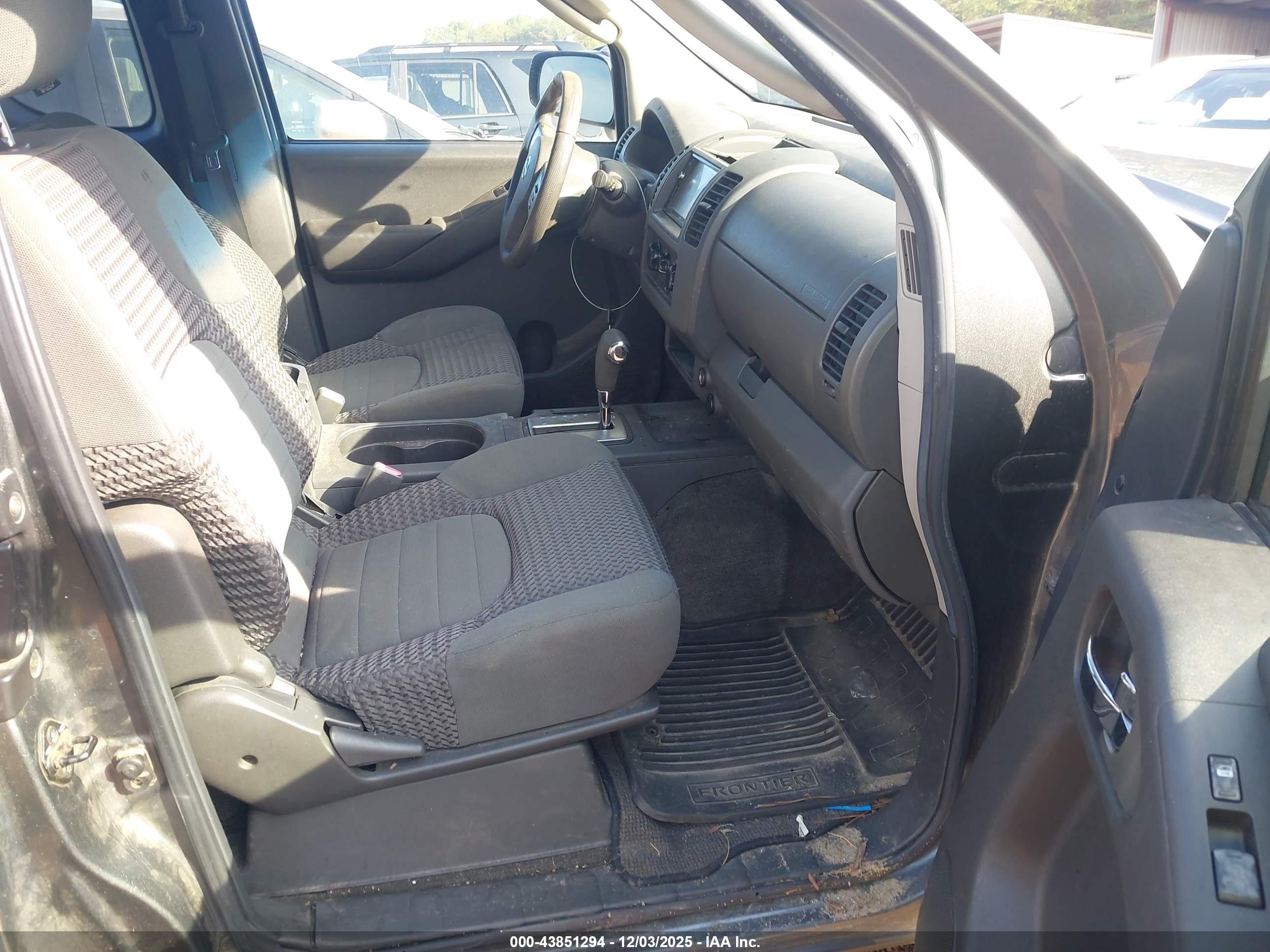 NISSAN FRONTIER image 5