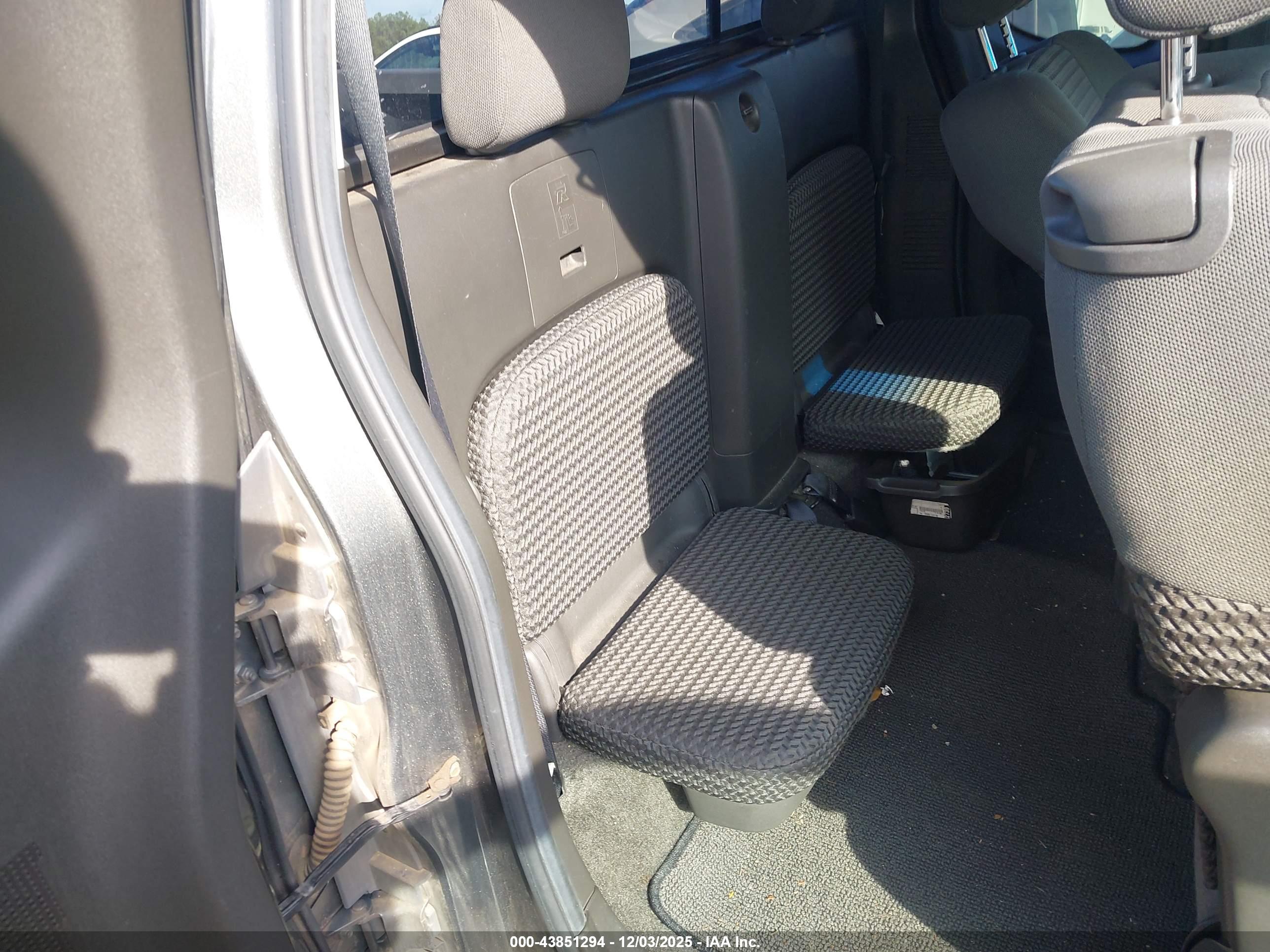 NISSAN FRONTIER image 8