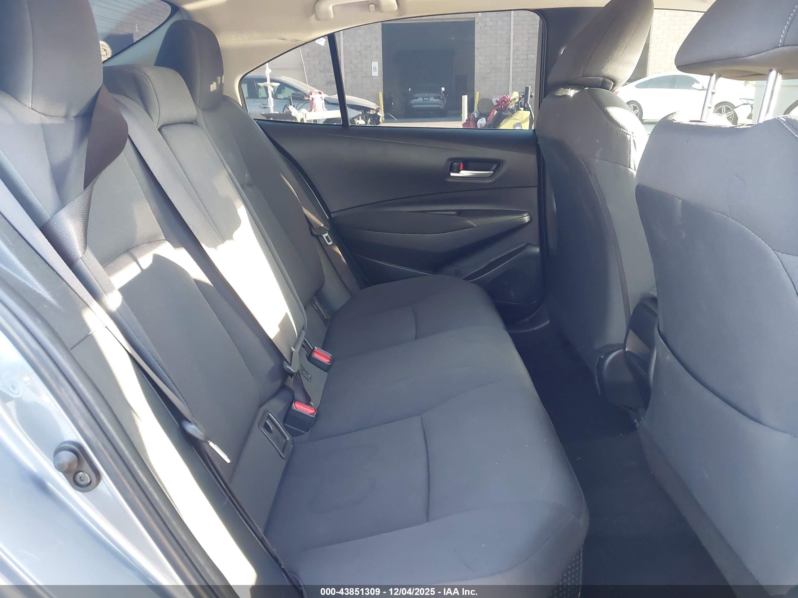 TOYOTA COROLLA image 8
