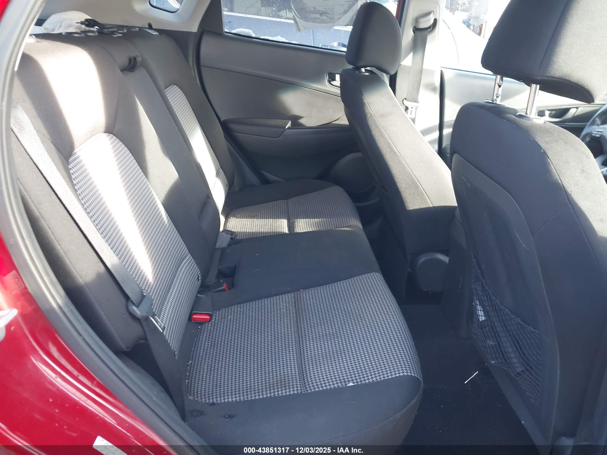 HYUNDAI KONA image 8