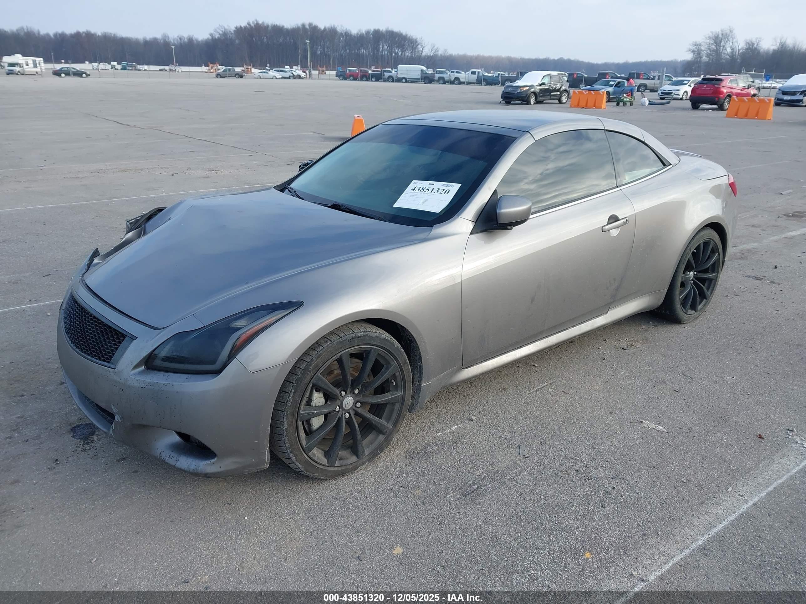 INFINITI G37 image 2