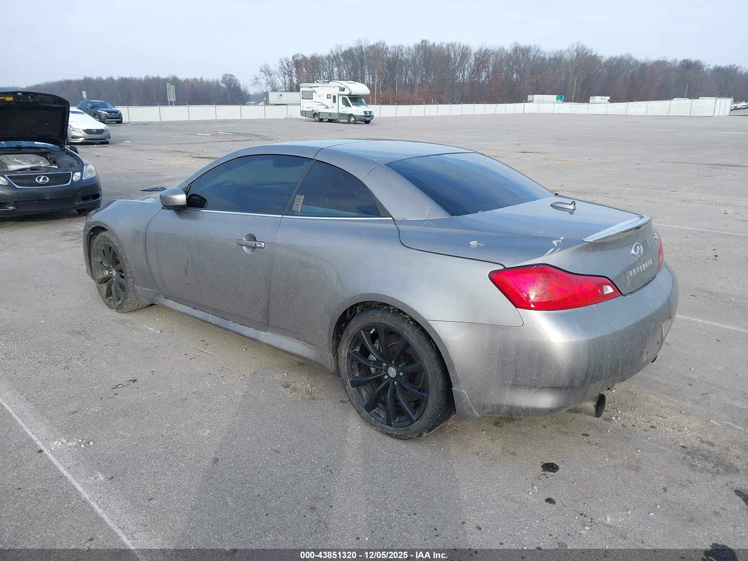 INFINITI G37 image 3