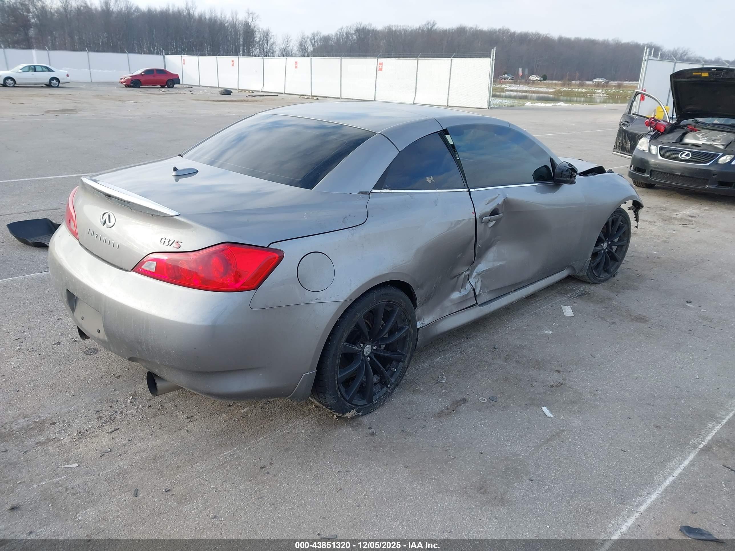 INFINITI G37 image 4