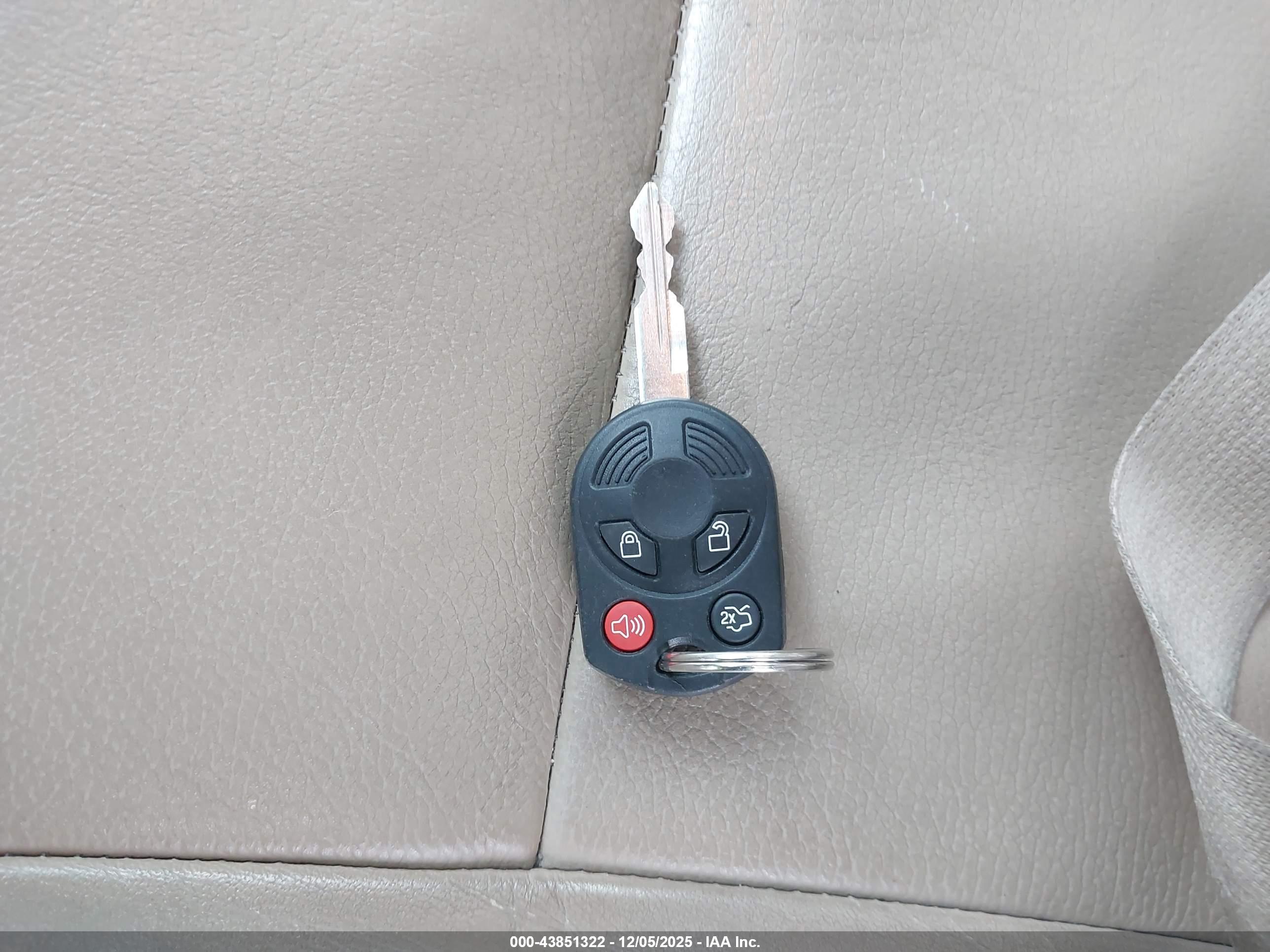 FORD FUSION image 11