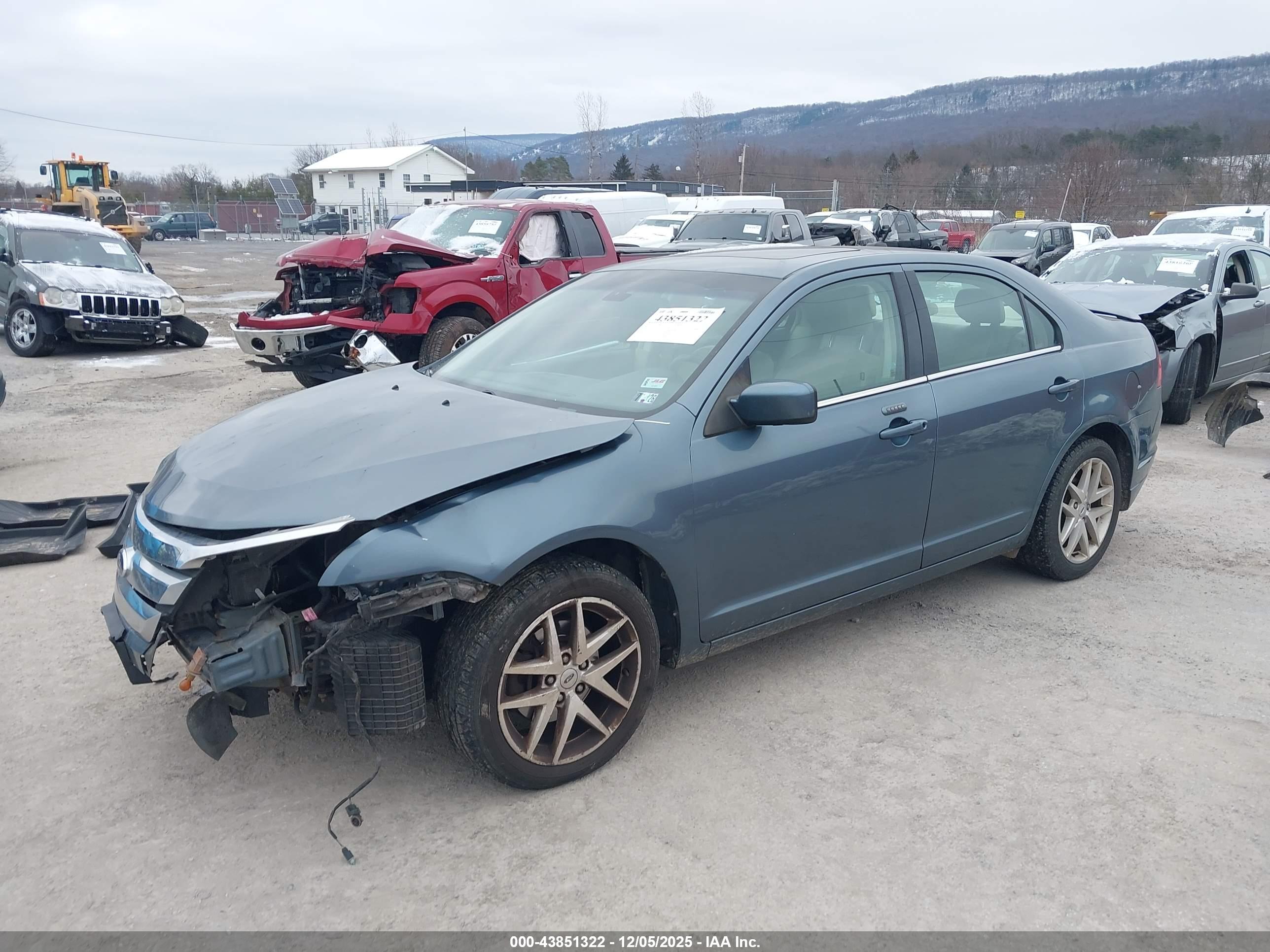 FORD FUSION image 2