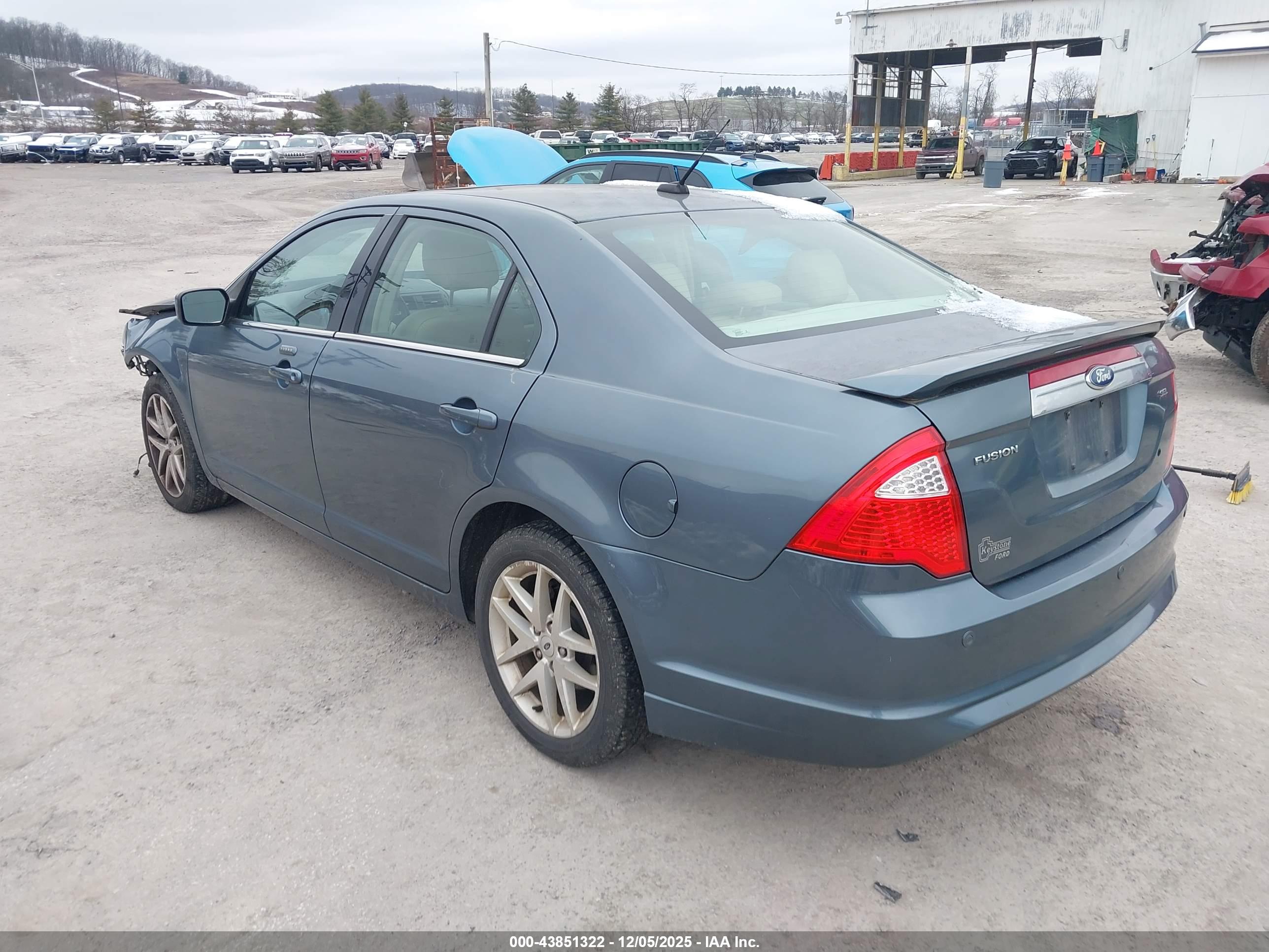 FORD FUSION image 3