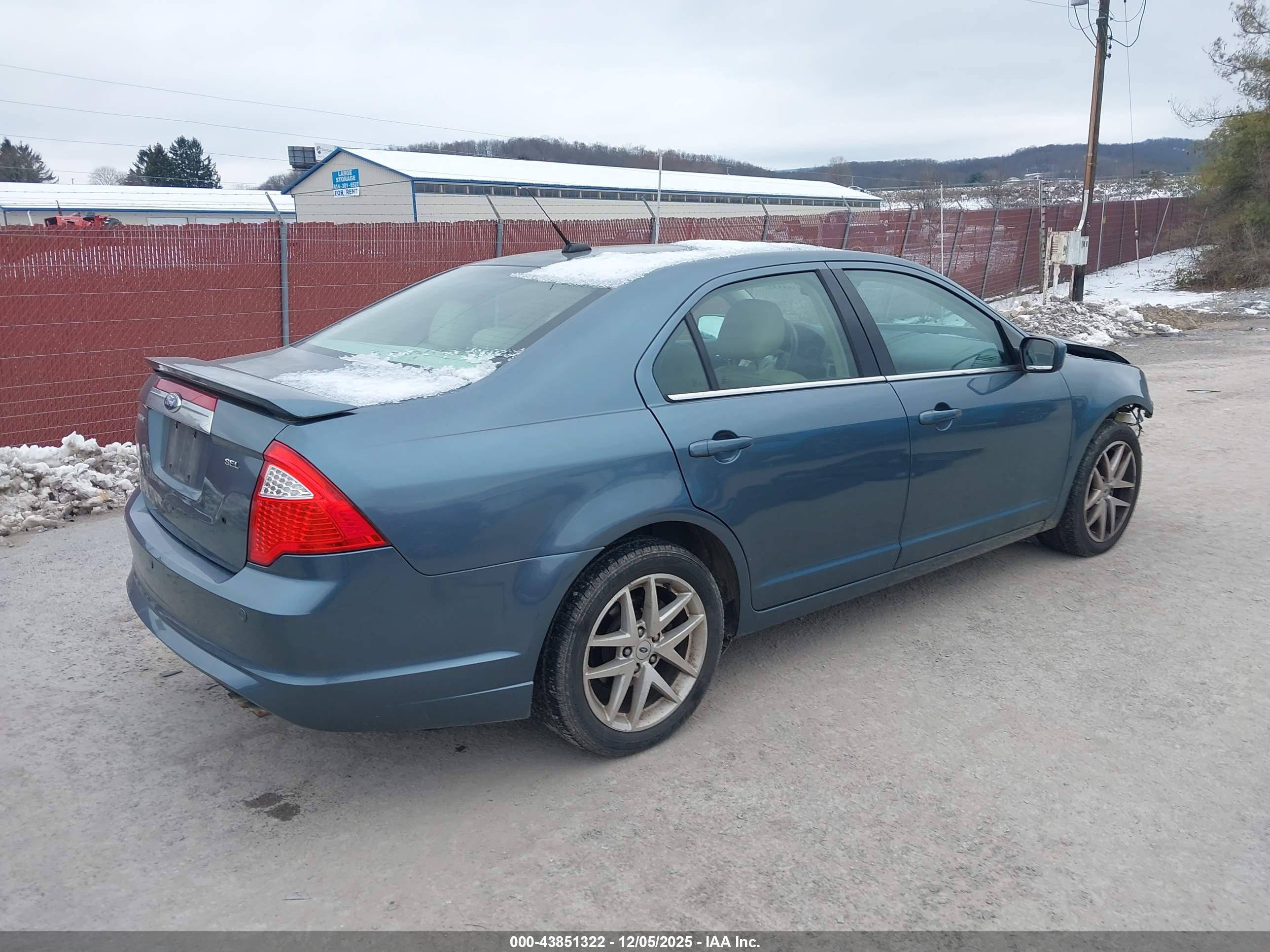 FORD FUSION image 4