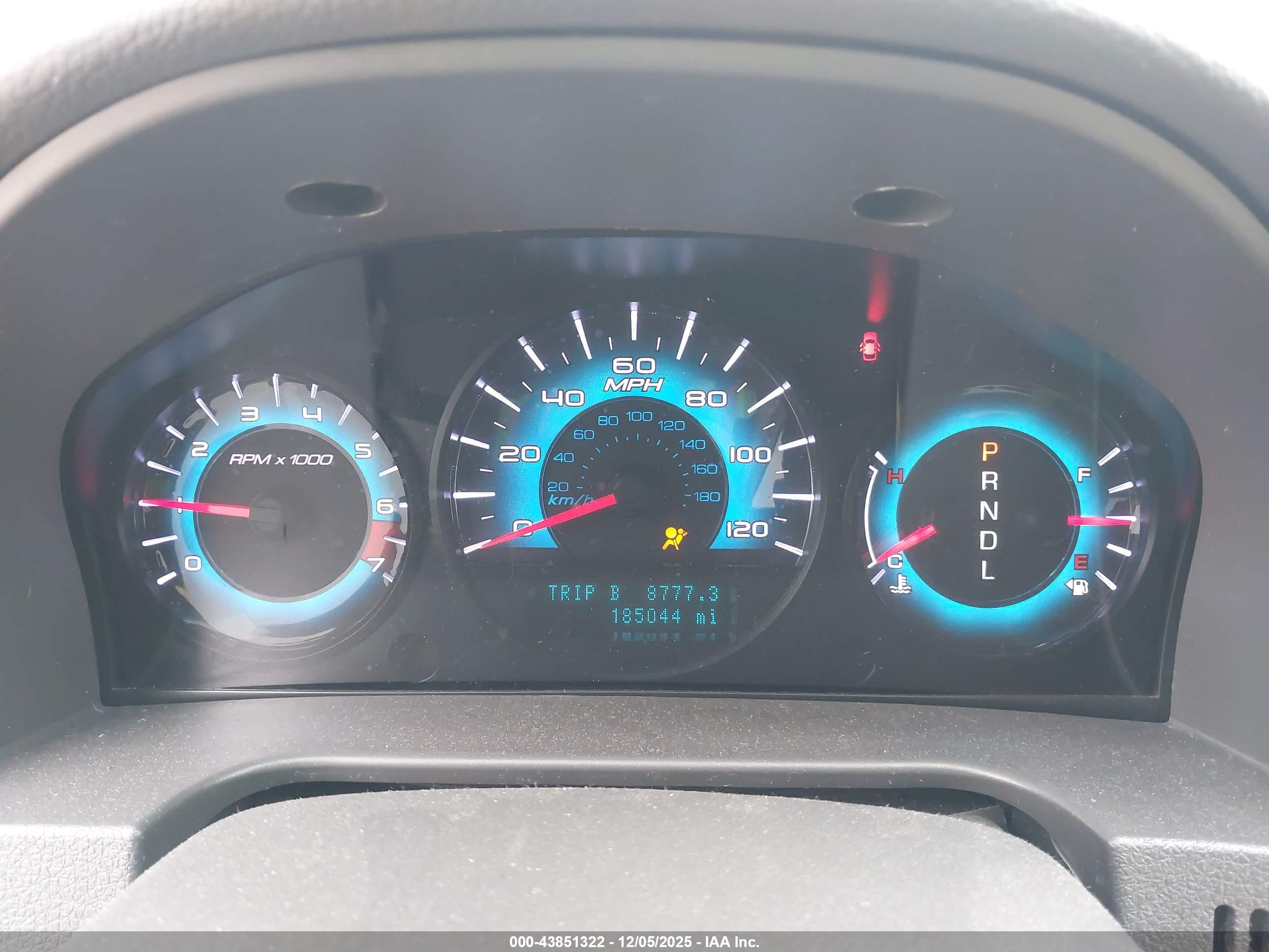 FORD FUSION image 7