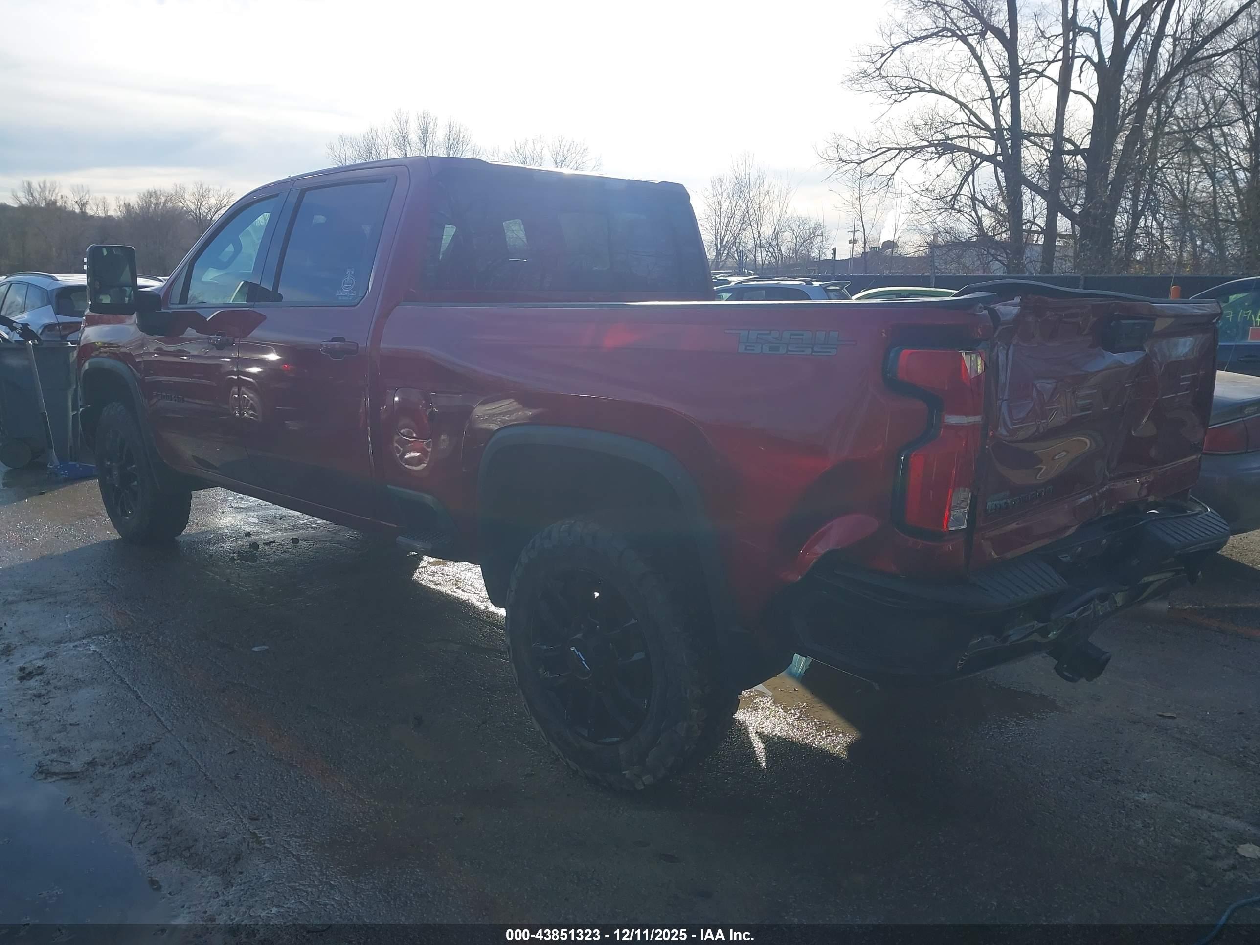 CHEVROLET SILVERADO image 3