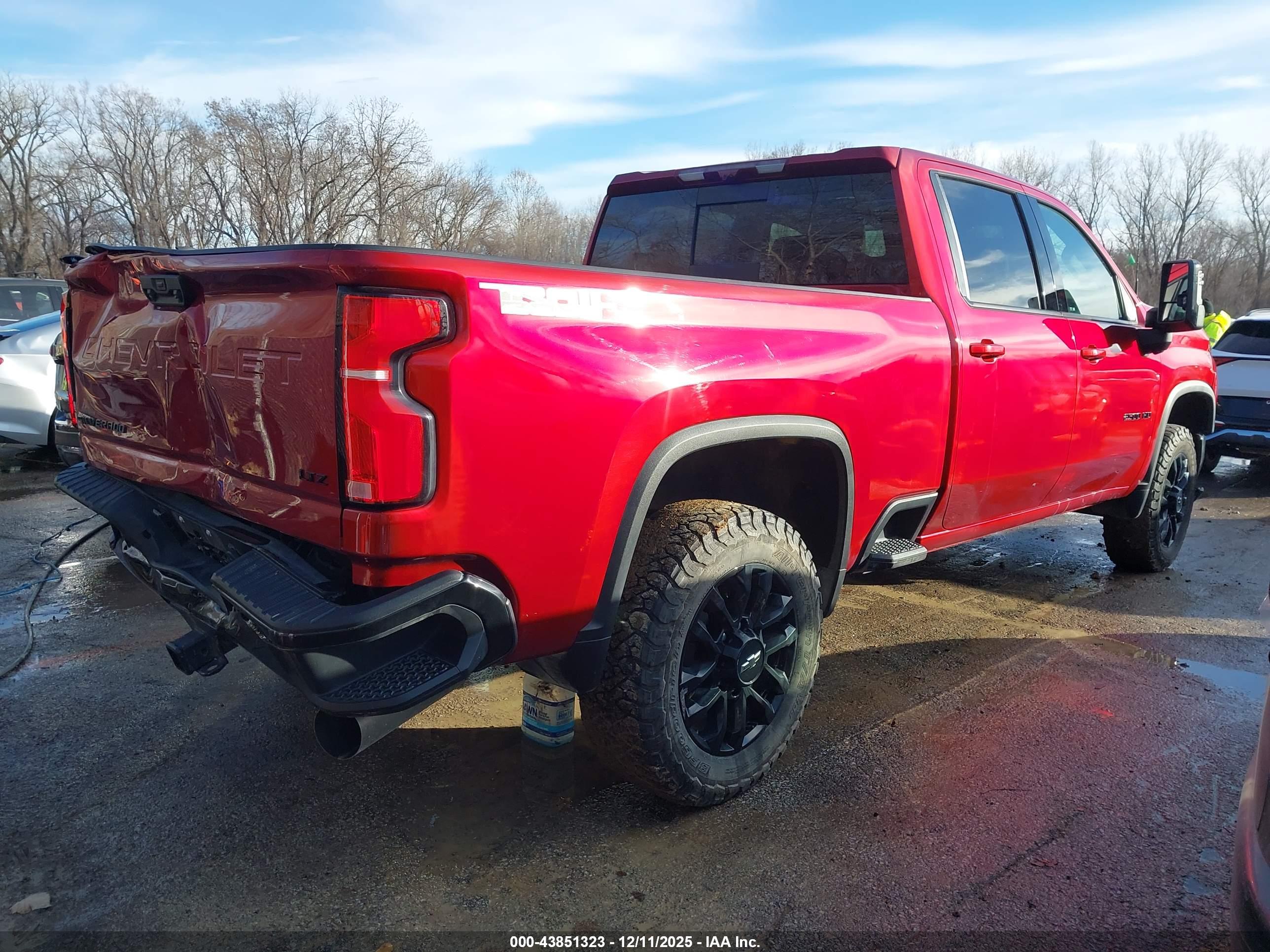 CHEVROLET SILVERADO image 4