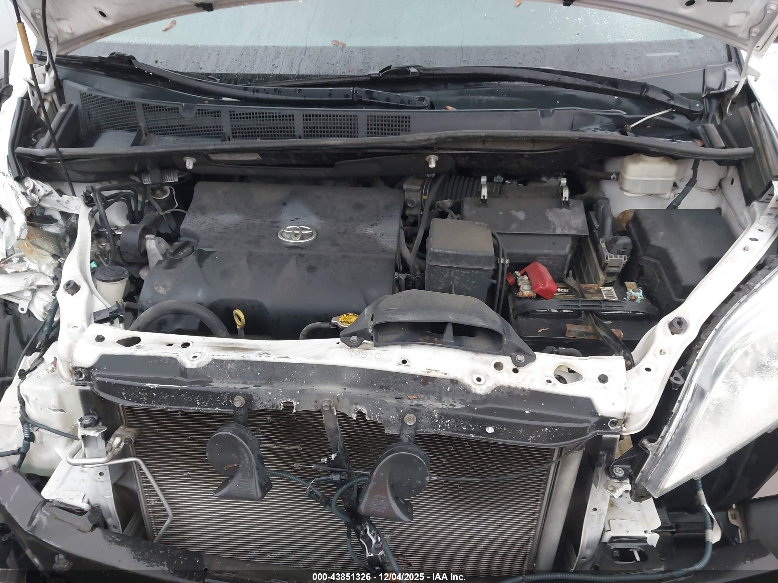 TOYOTA SIENNA image 10