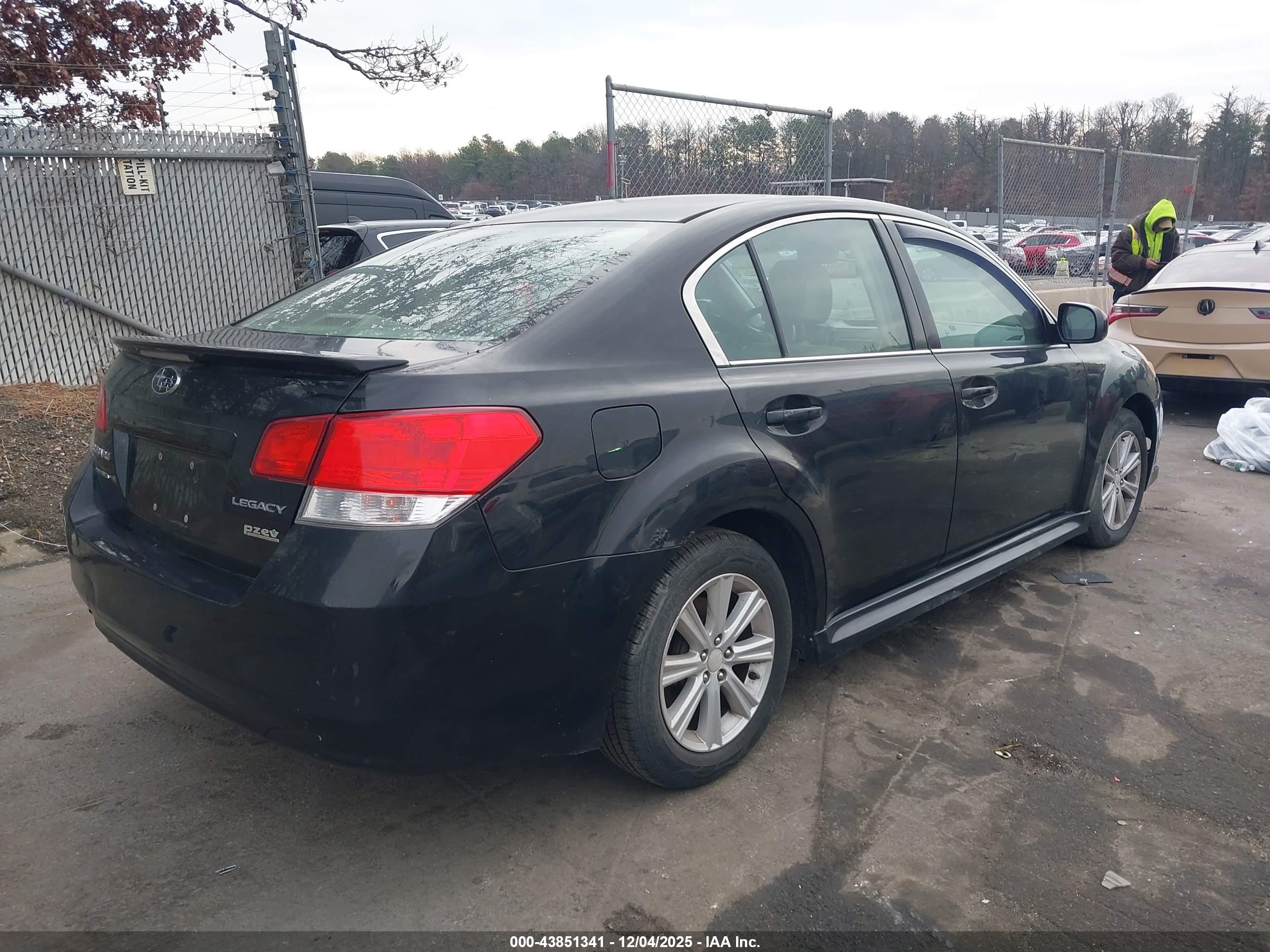 SUBARU LEGACY image 4
