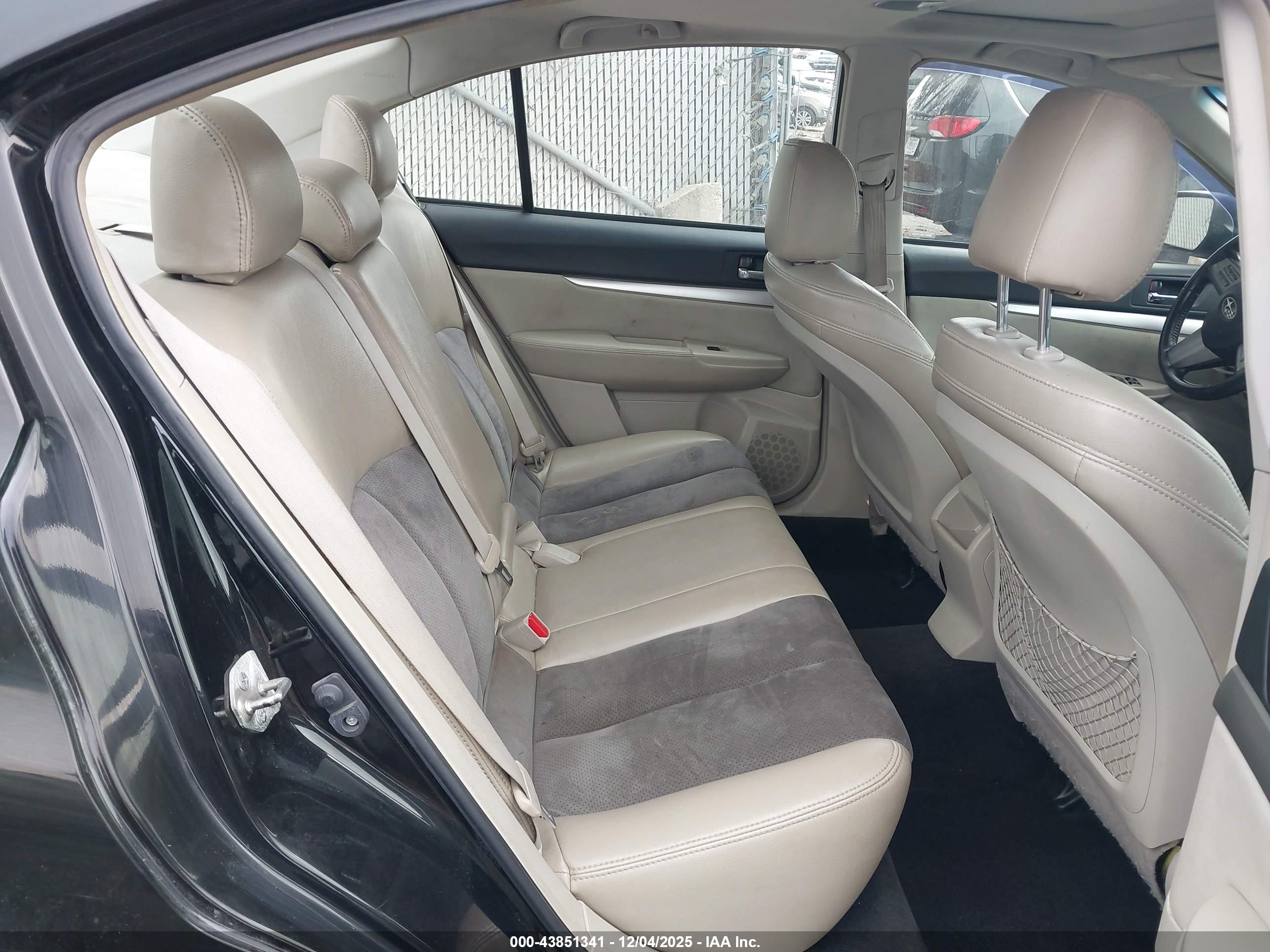 SUBARU LEGACY image 8