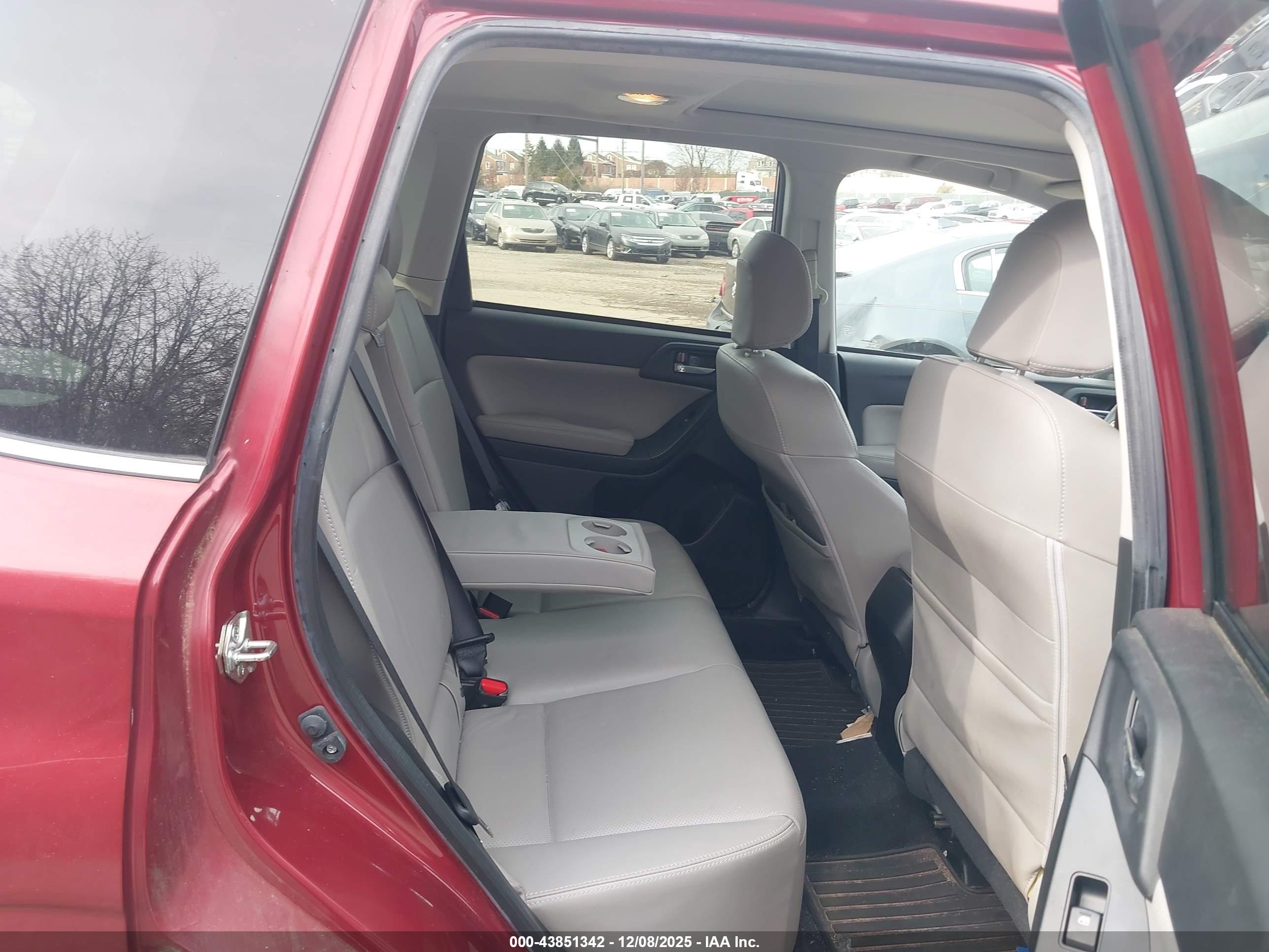 SUBARU FORESTER image 8
