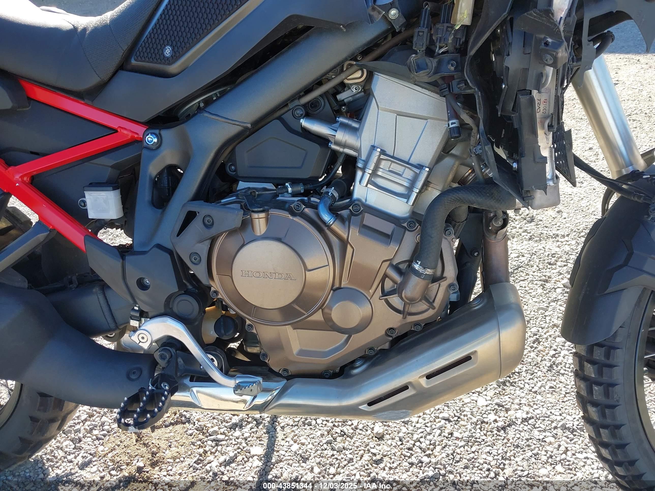 HONDA CRF1100 image 8