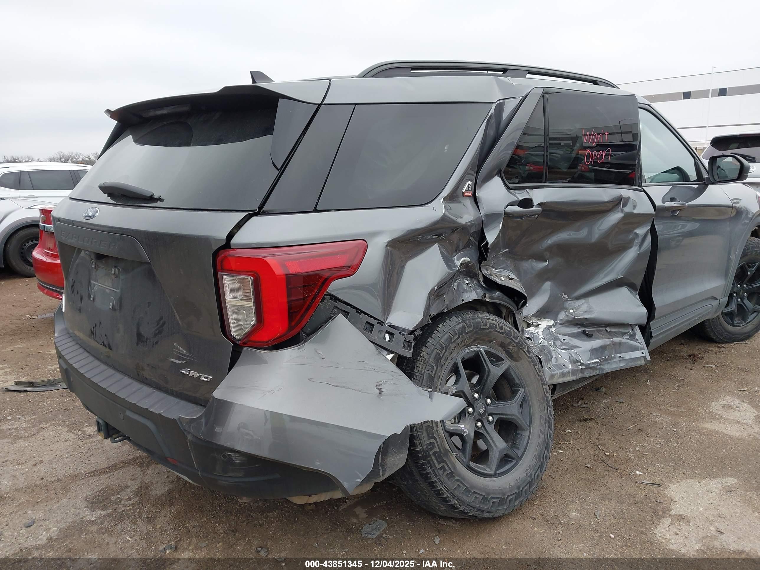 FORD EXPLORER image 6