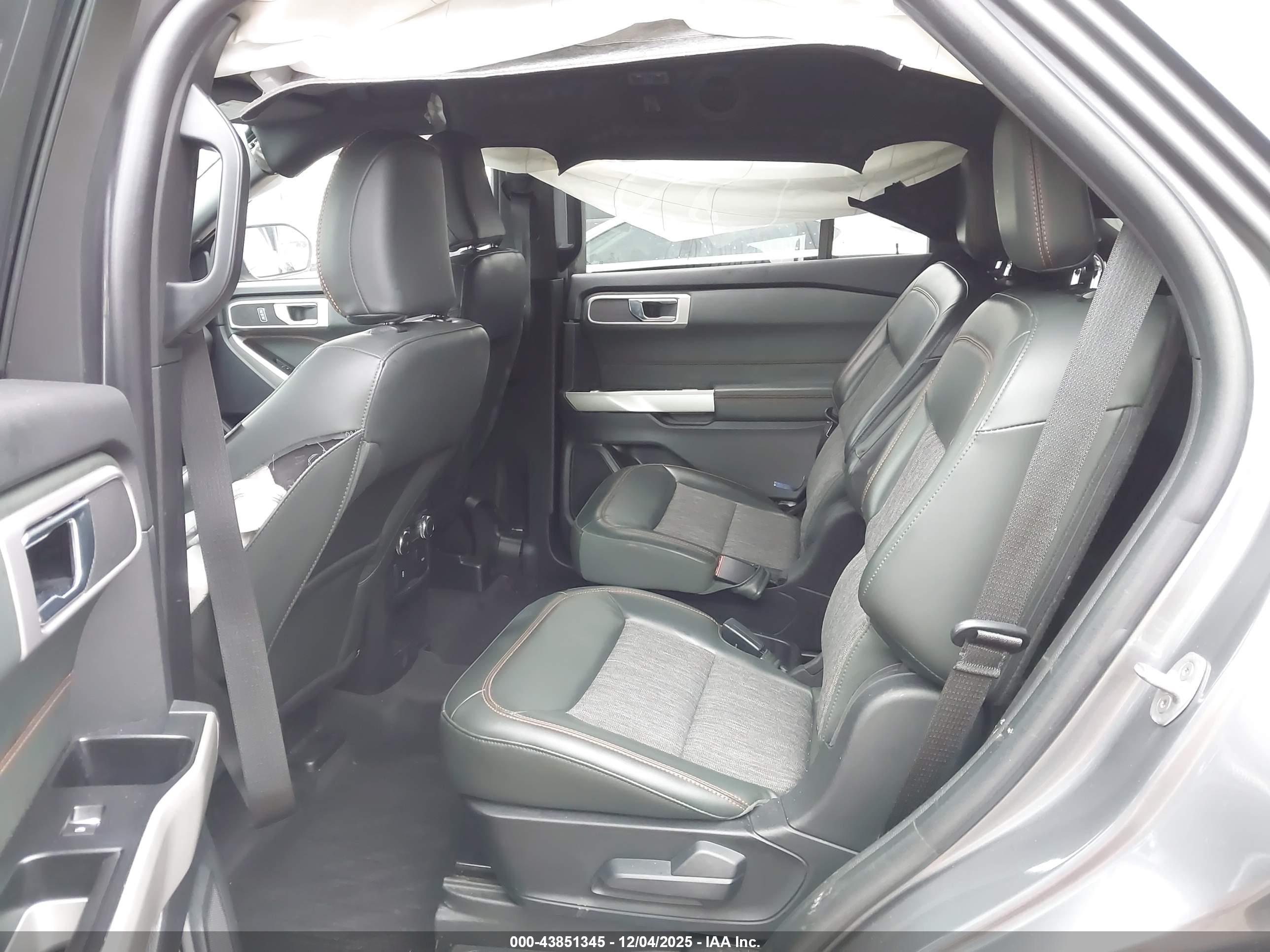 FORD EXPLORER image 8
