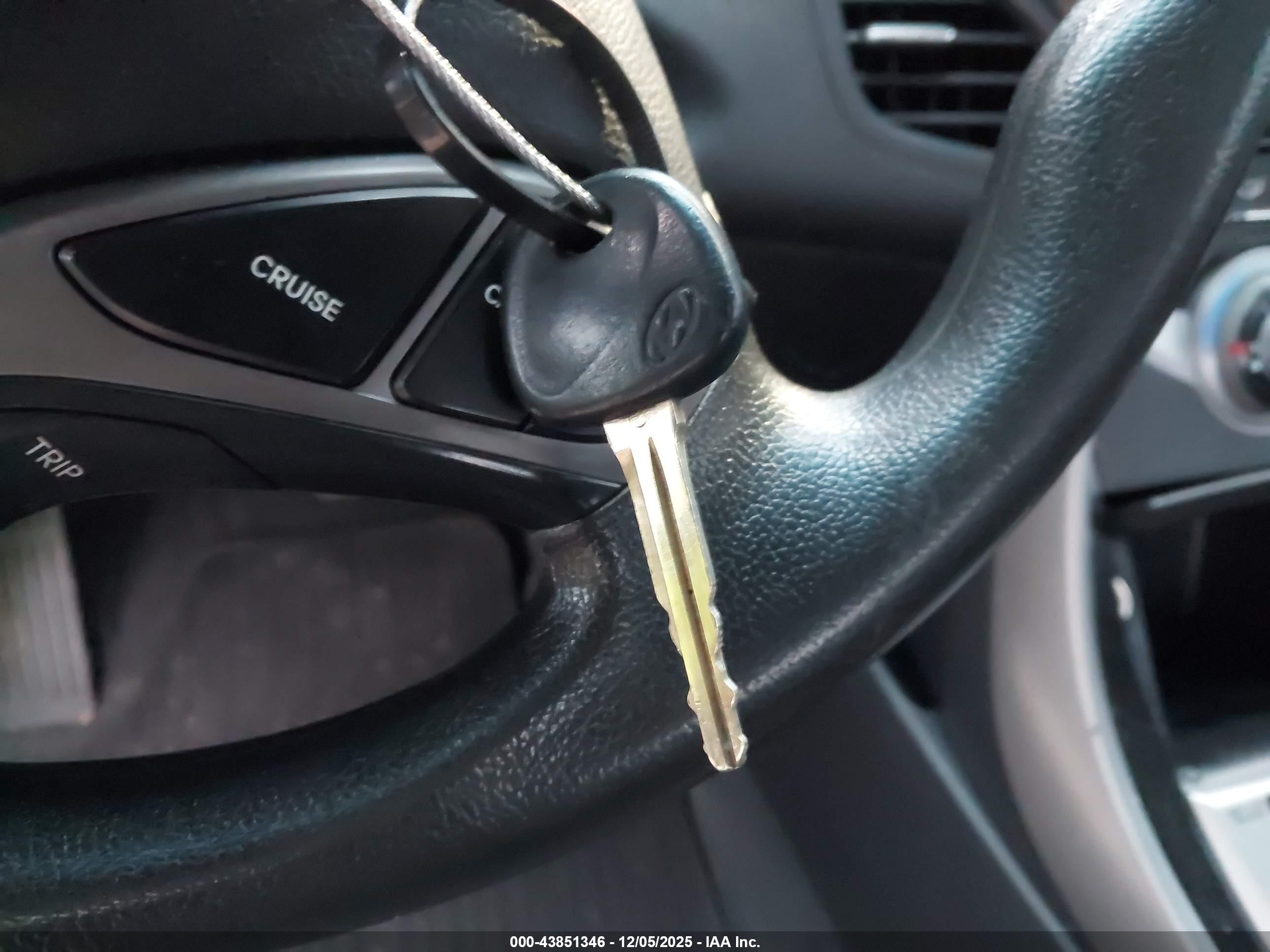 HYUNDAI ELANTRA image 11