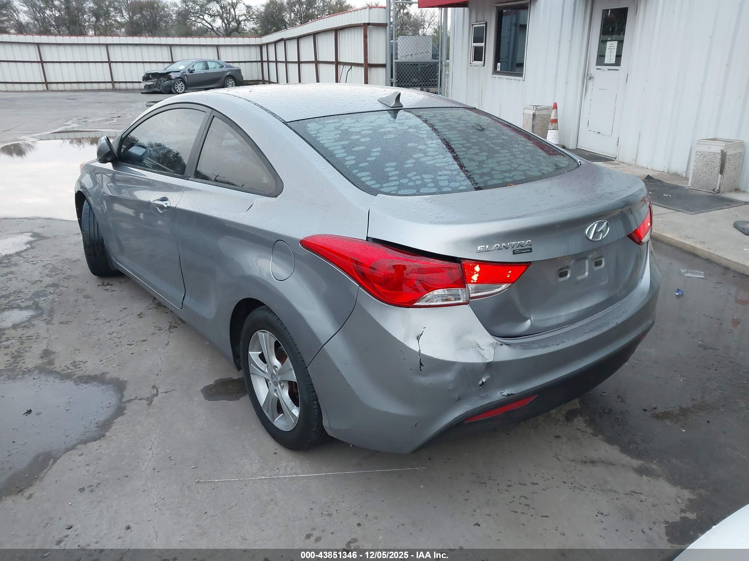 HYUNDAI ELANTRA image 3
