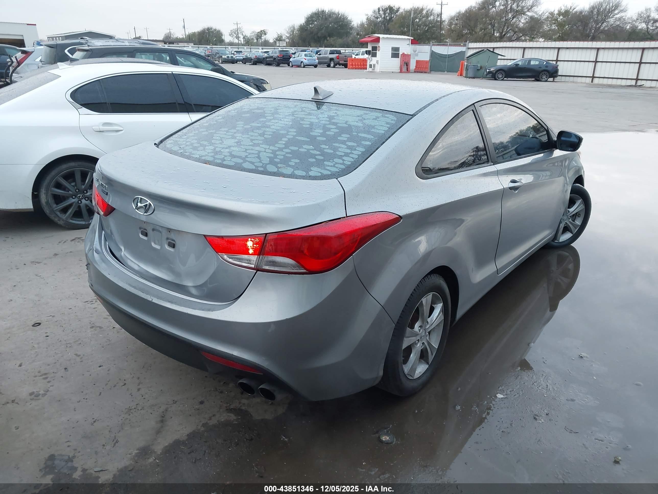 HYUNDAI ELANTRA image 4