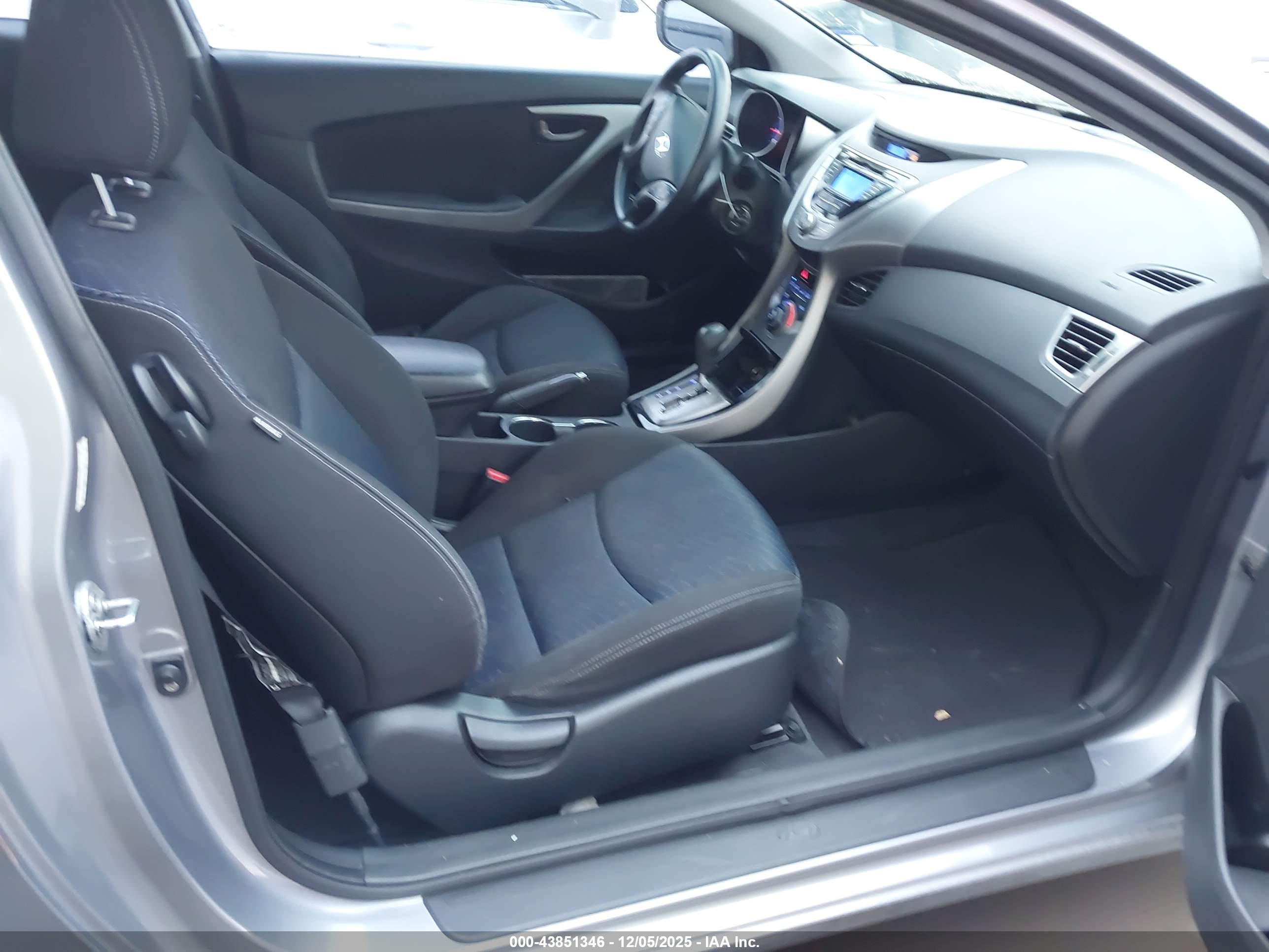 HYUNDAI ELANTRA image 5