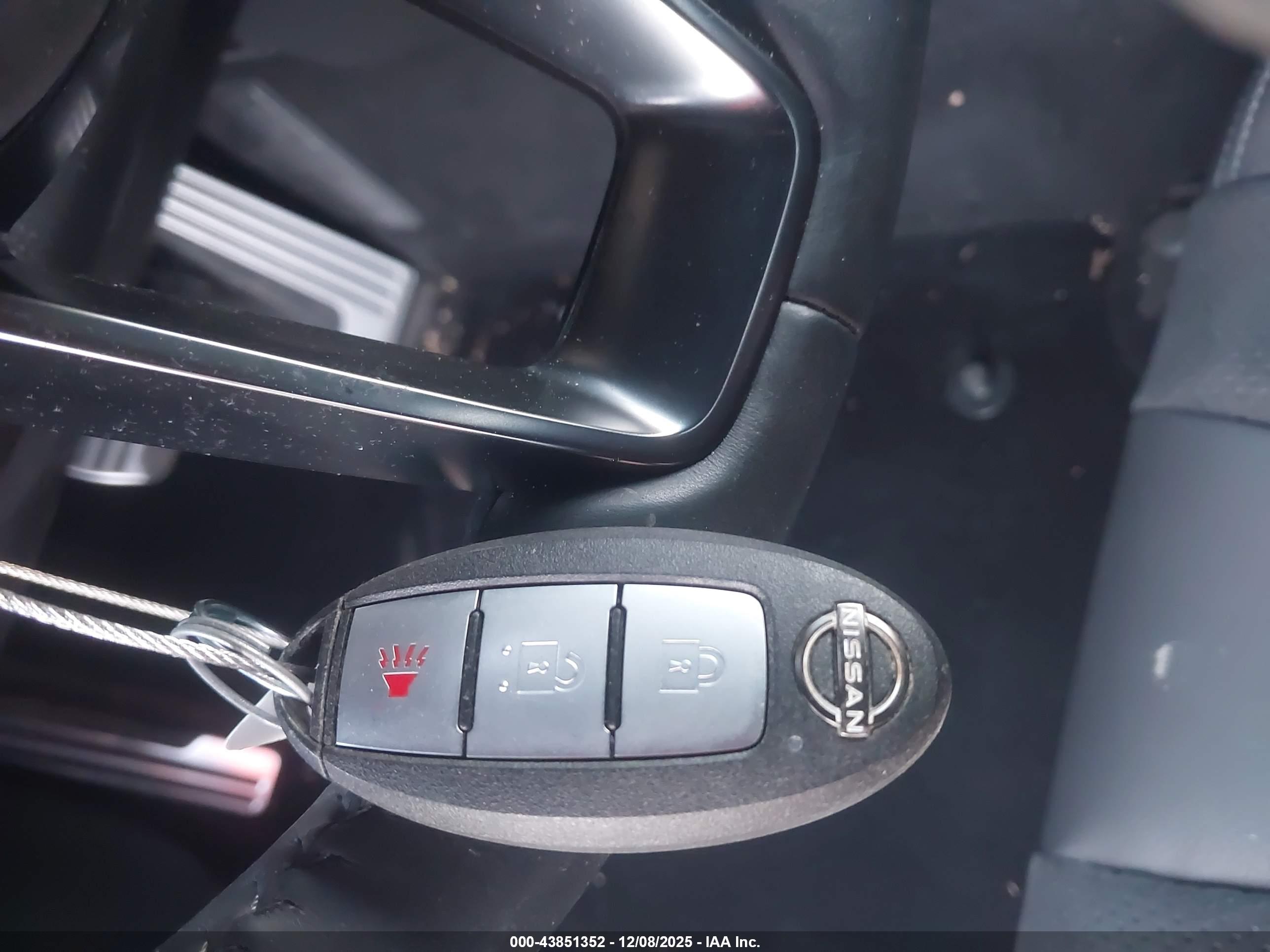 NISSAN Z image 11