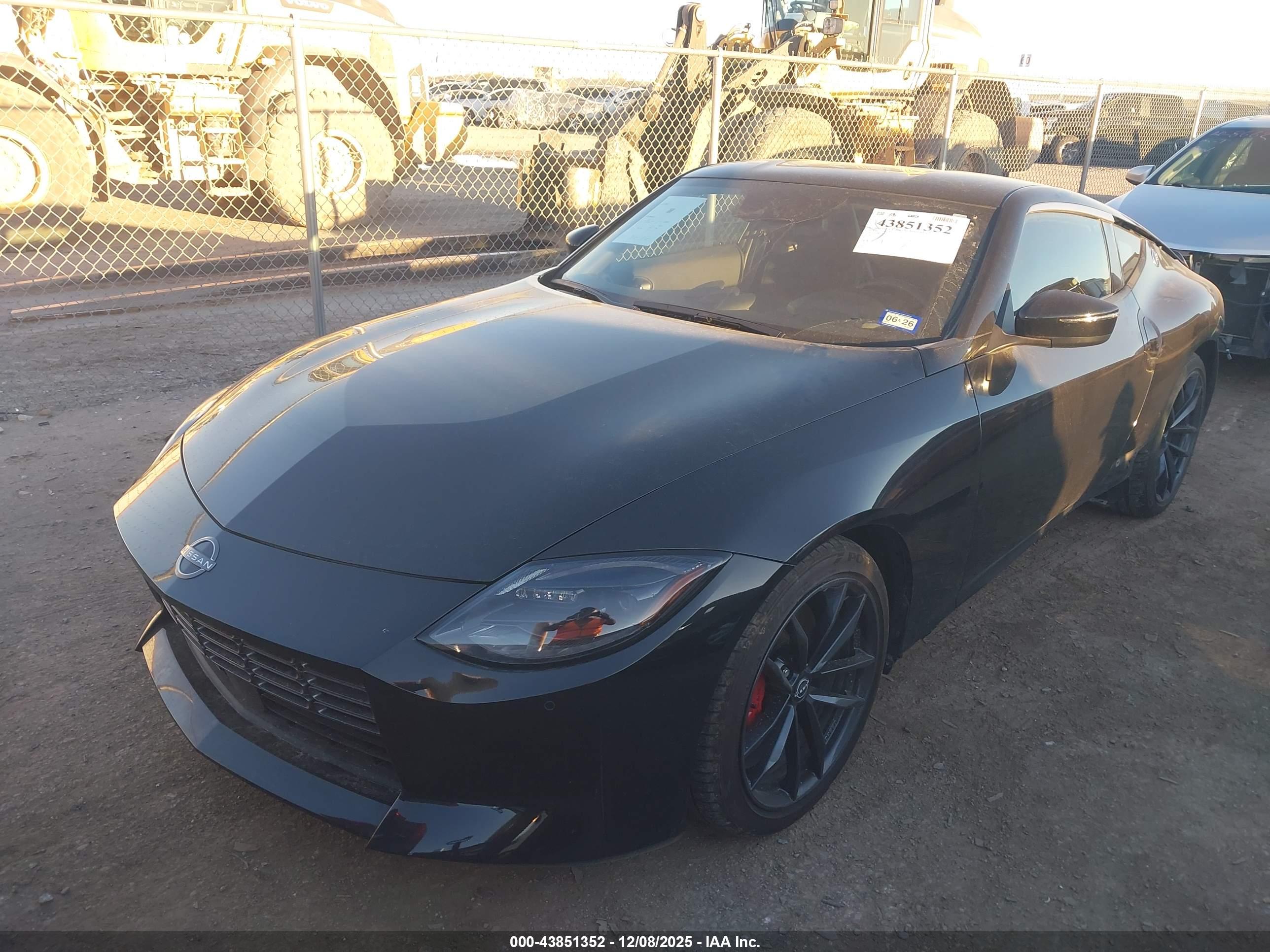 NISSAN Z image 2