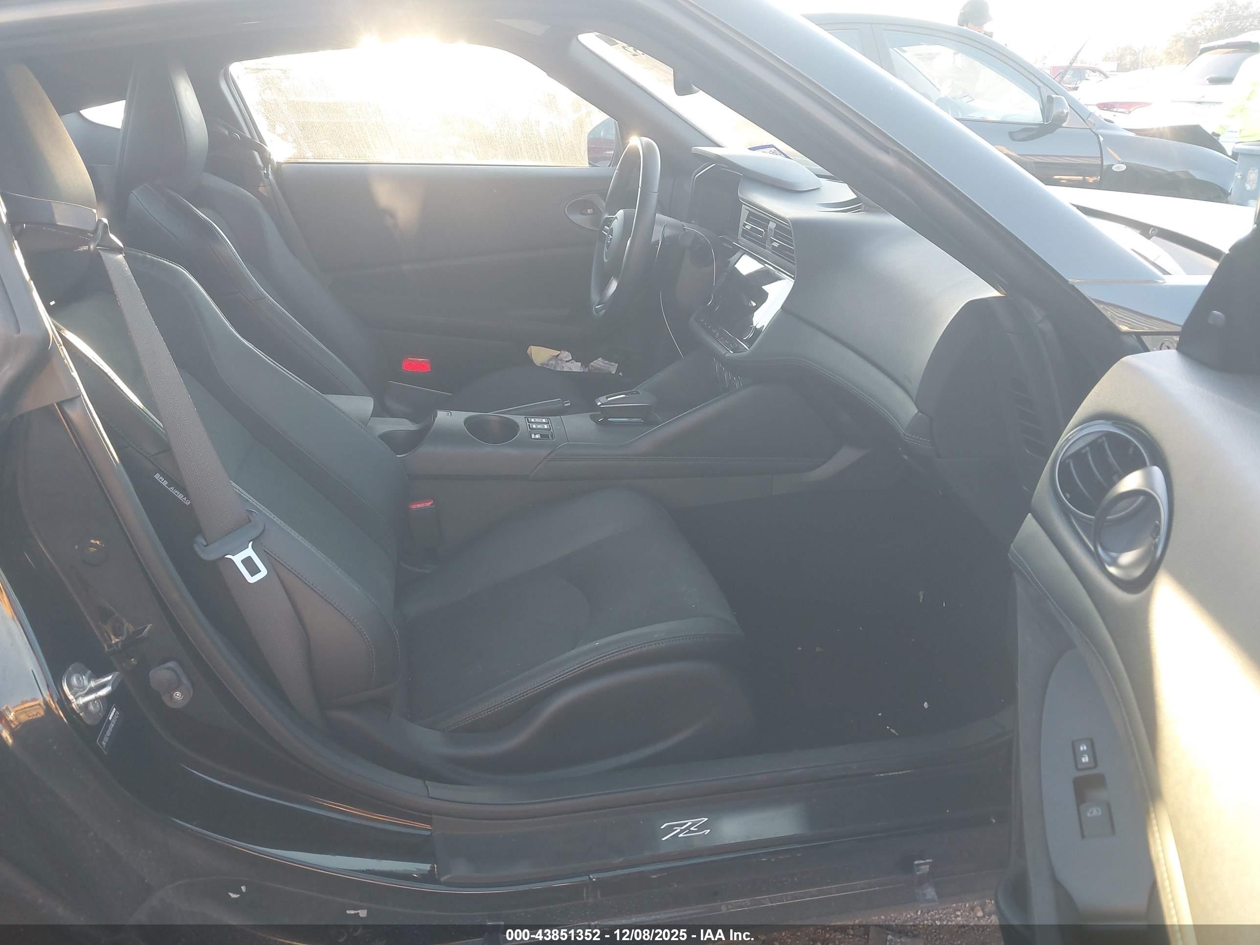 NISSAN Z image 5