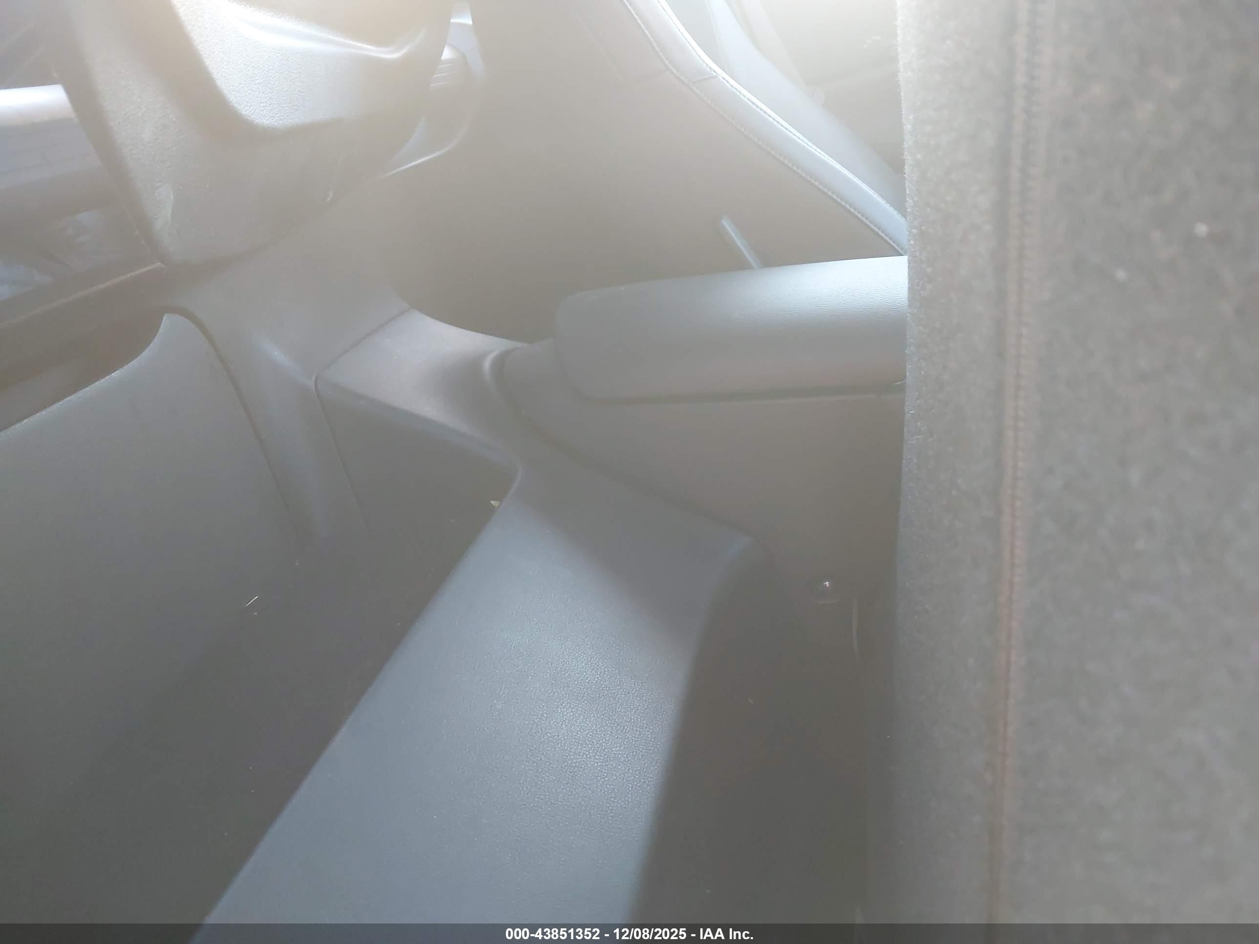 NISSAN Z image 8