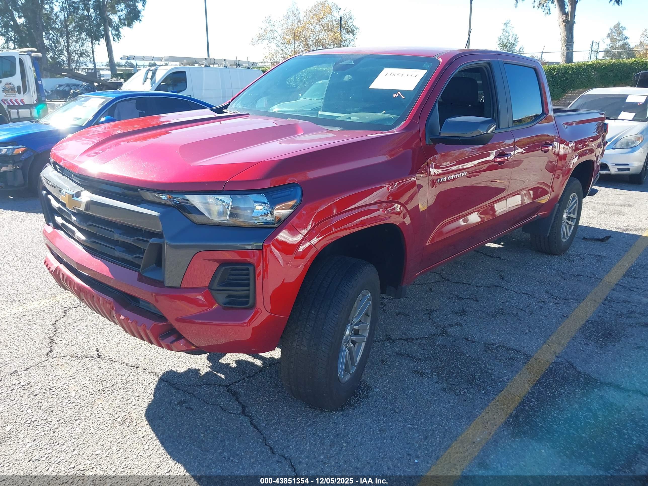 CHEVROLET COLORADO image 2
