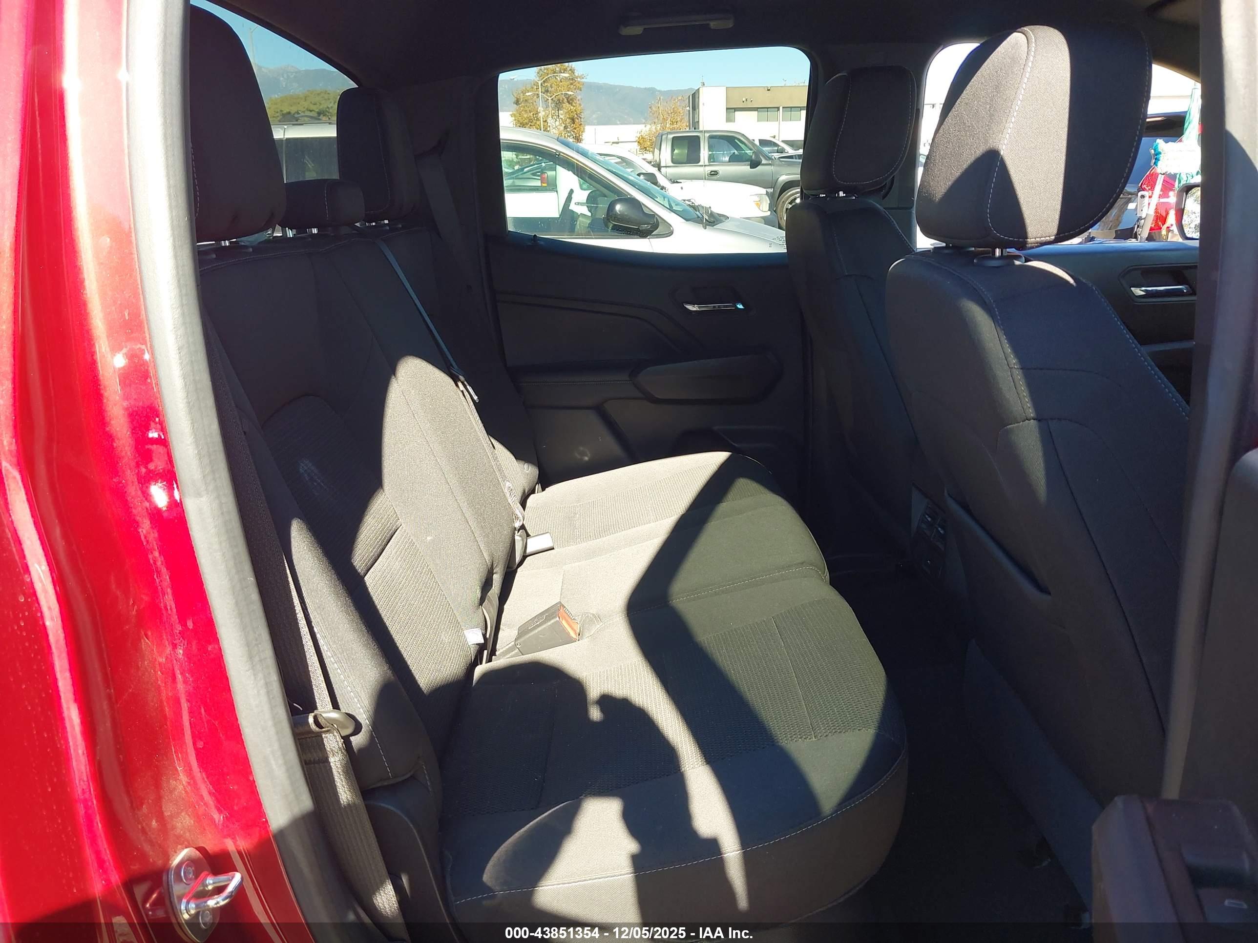CHEVROLET COLORADO image 8