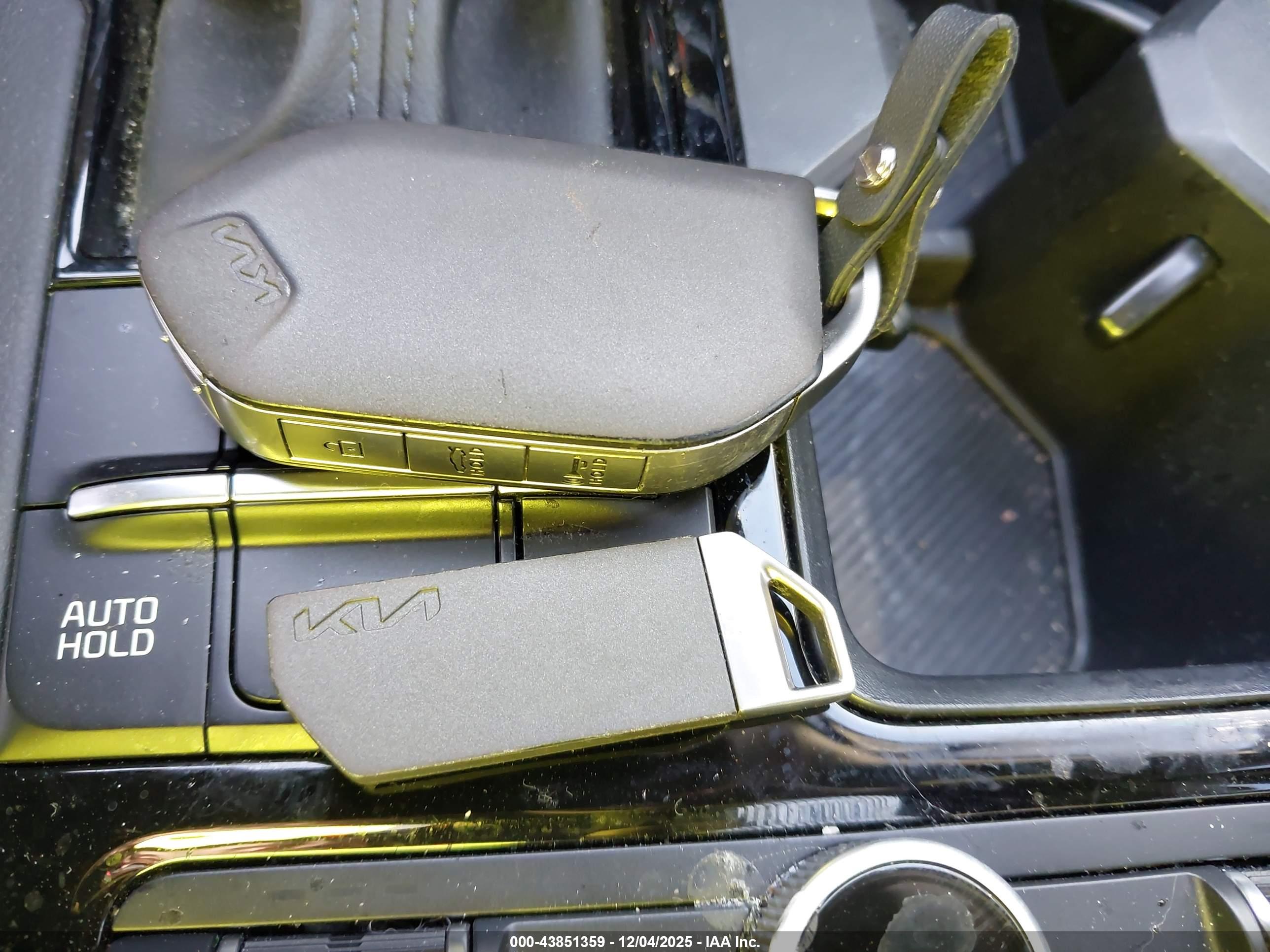 KIA K5 image 11