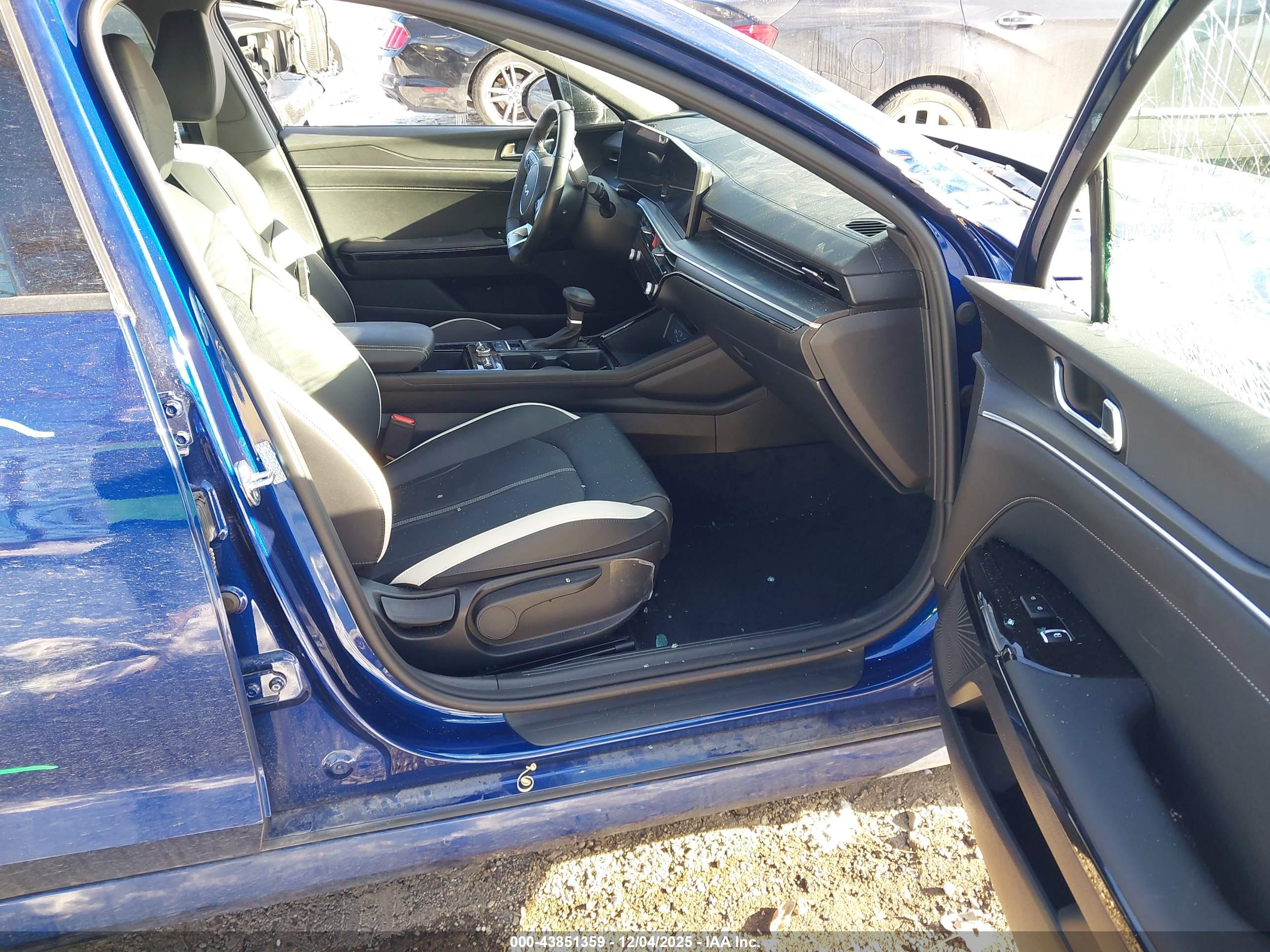 KIA K5 image 5