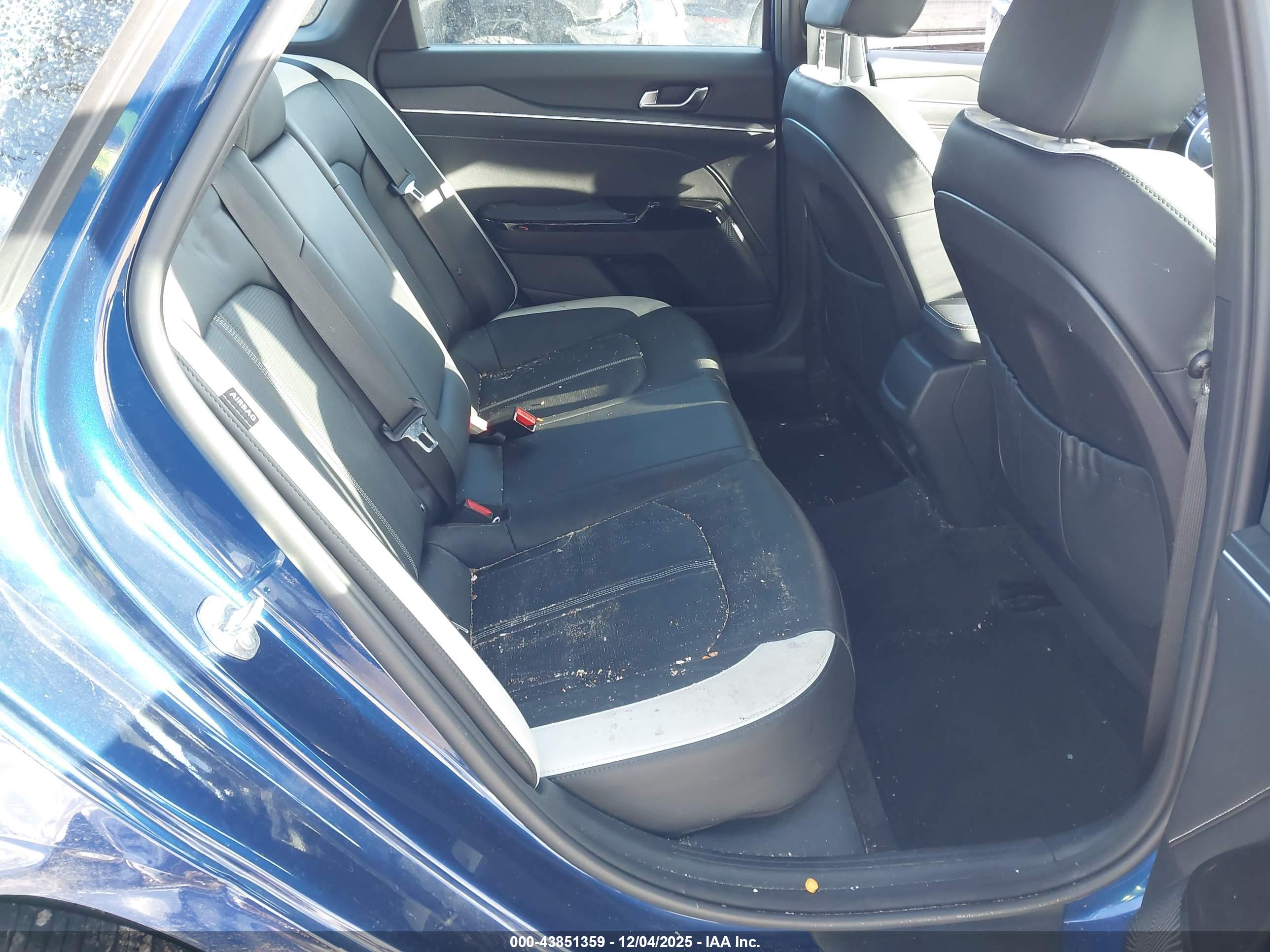 KIA K5 image 8
