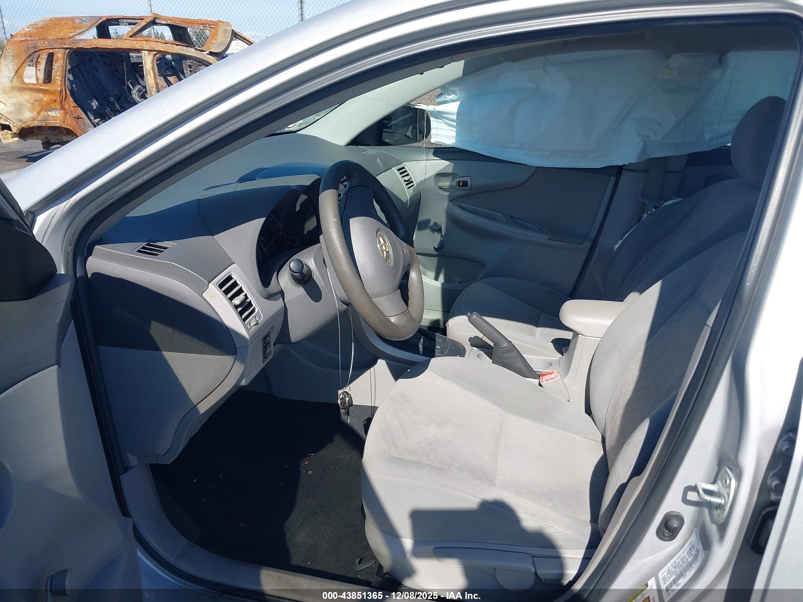 TOYOTA COROLLA image 5