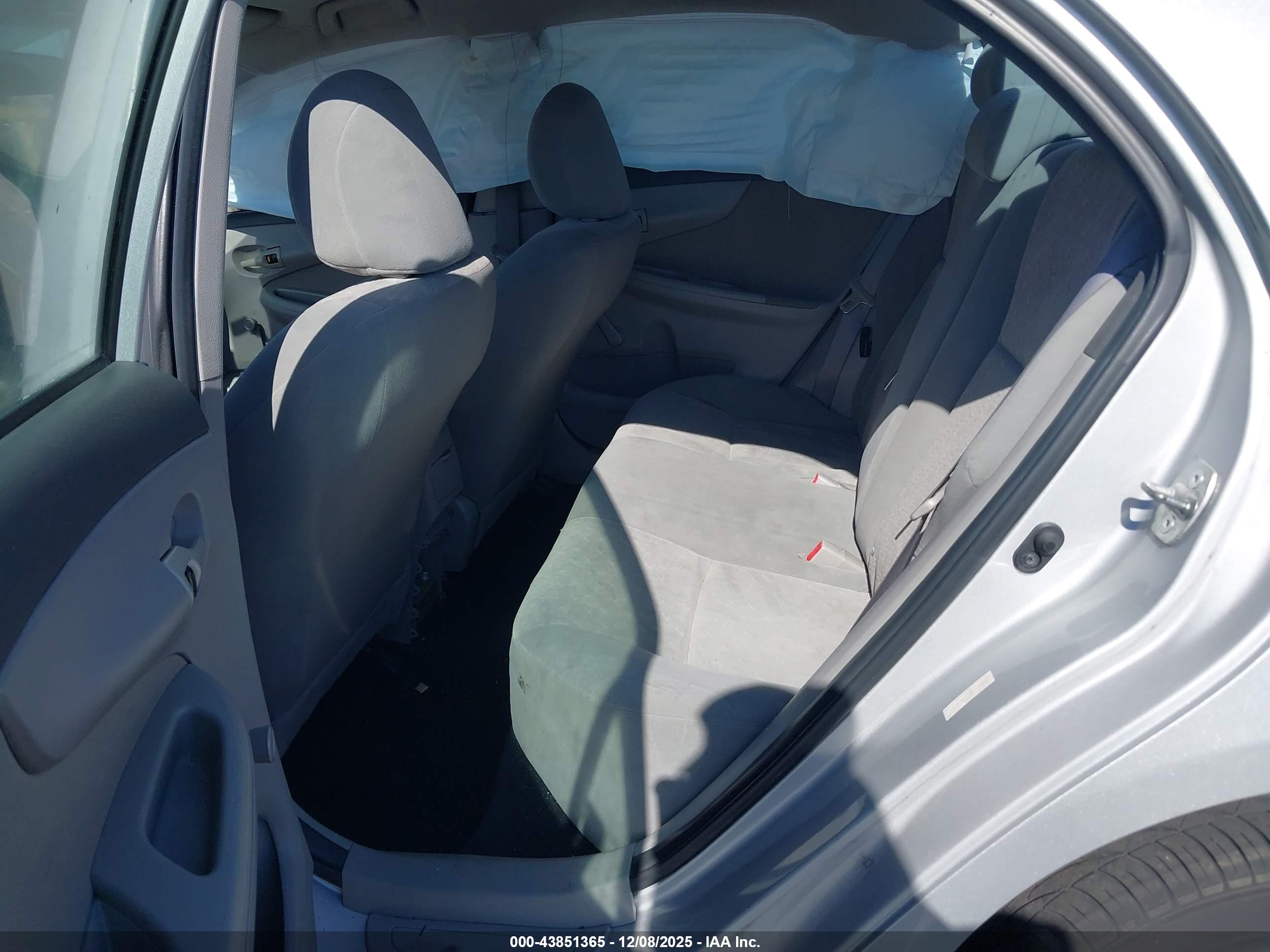 TOYOTA COROLLA image 8