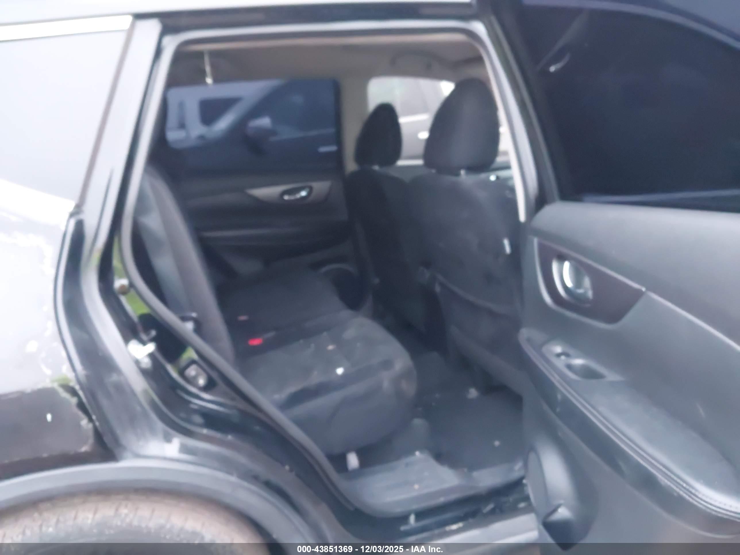 NISSAN ROGUE image 8