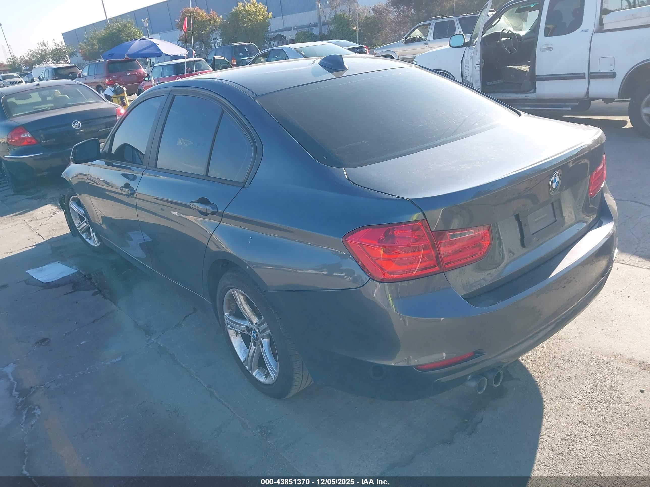 BMW 328I image 3
