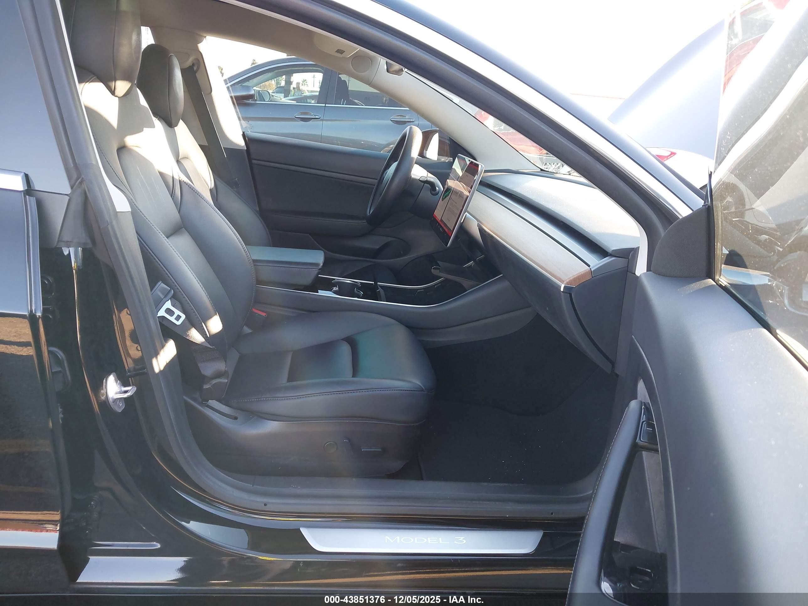 TESLA MODEL image 5