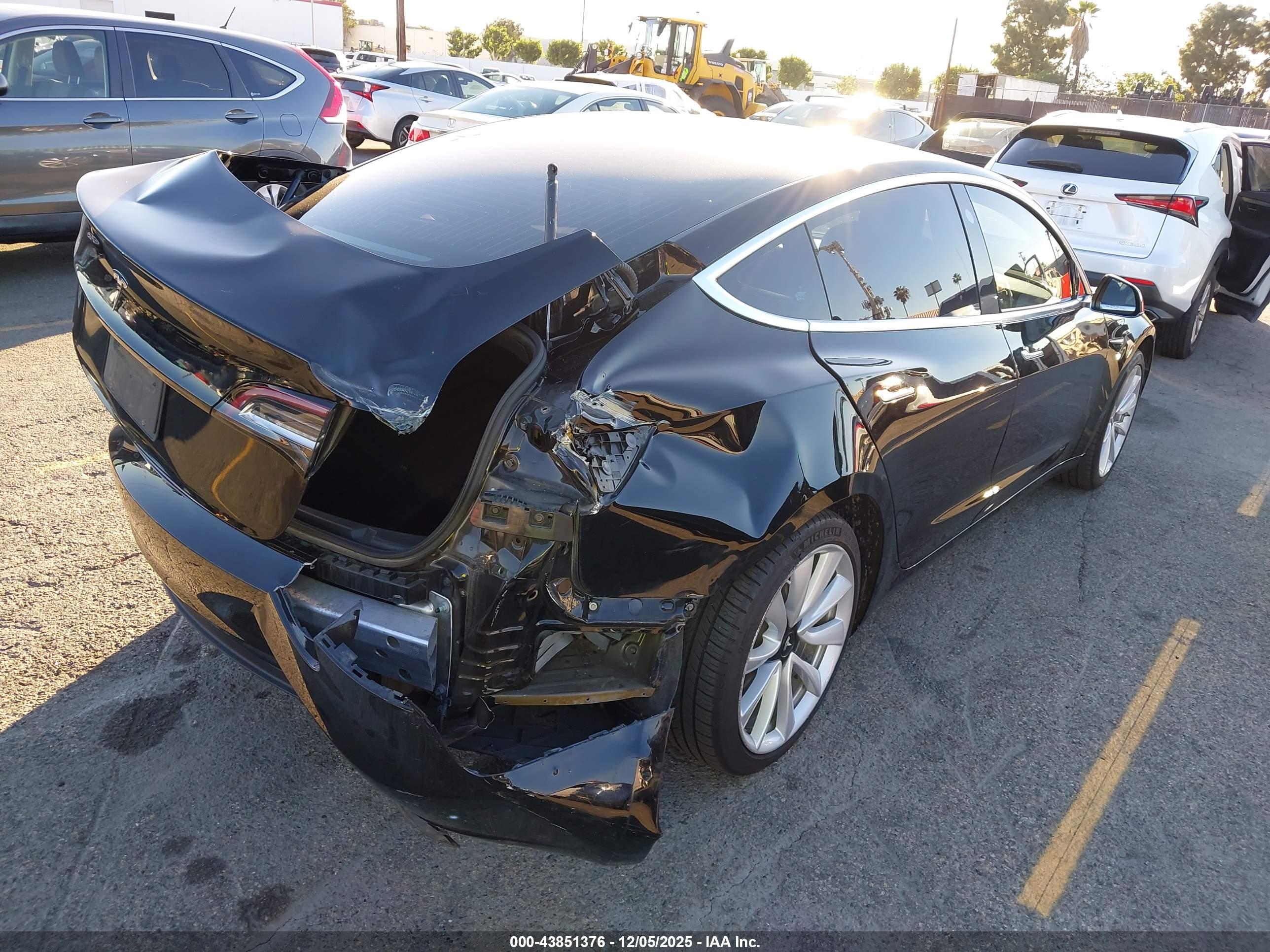 TESLA MODEL image 6