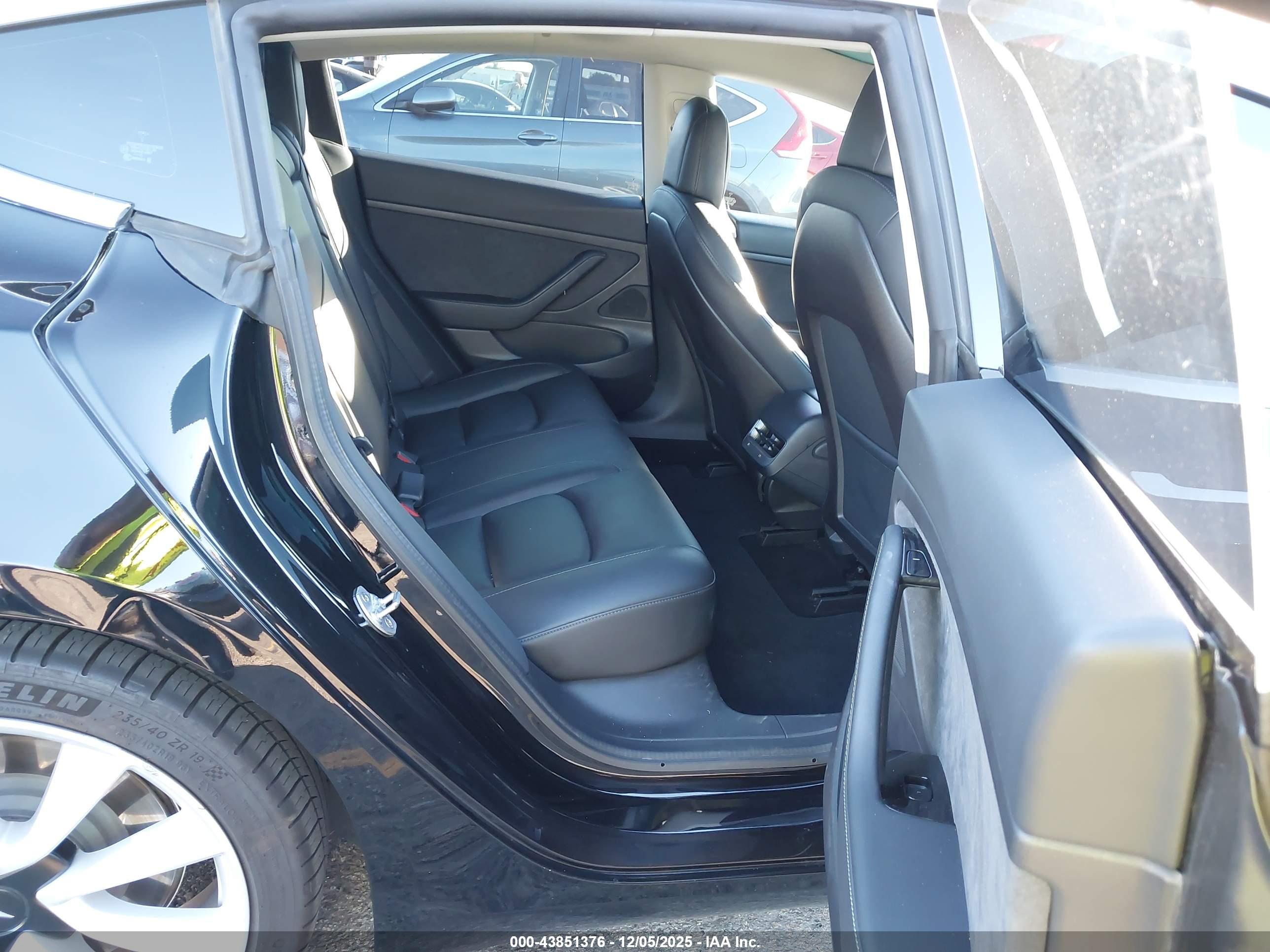 TESLA MODEL image 8